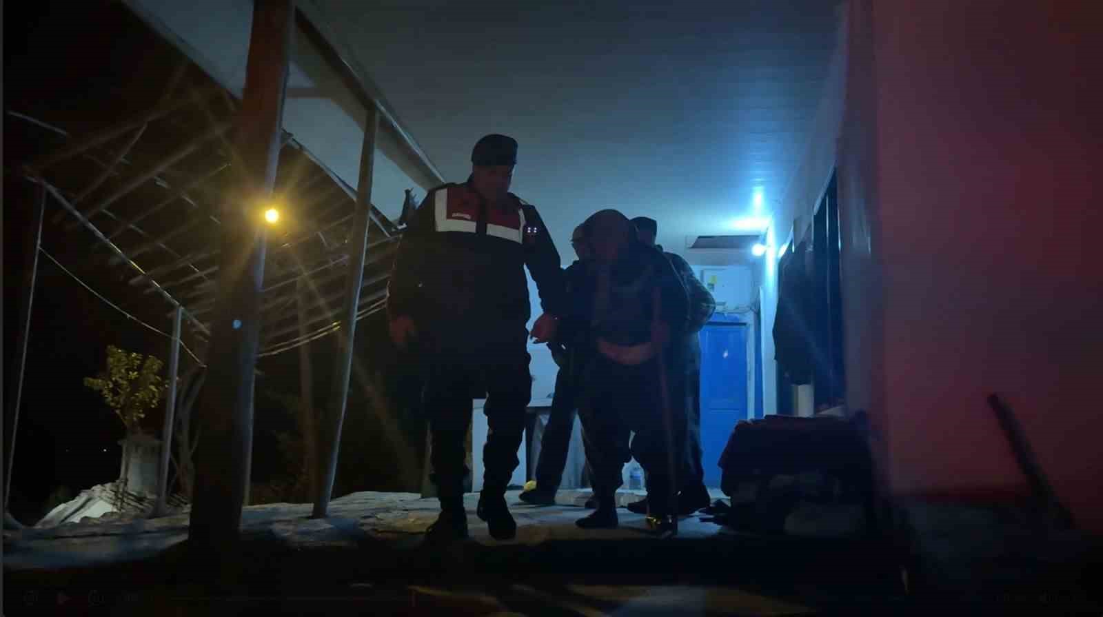 antalyada evleri tehdit eden orman yangini kontrol altina alindi 12 KtKcdPvS