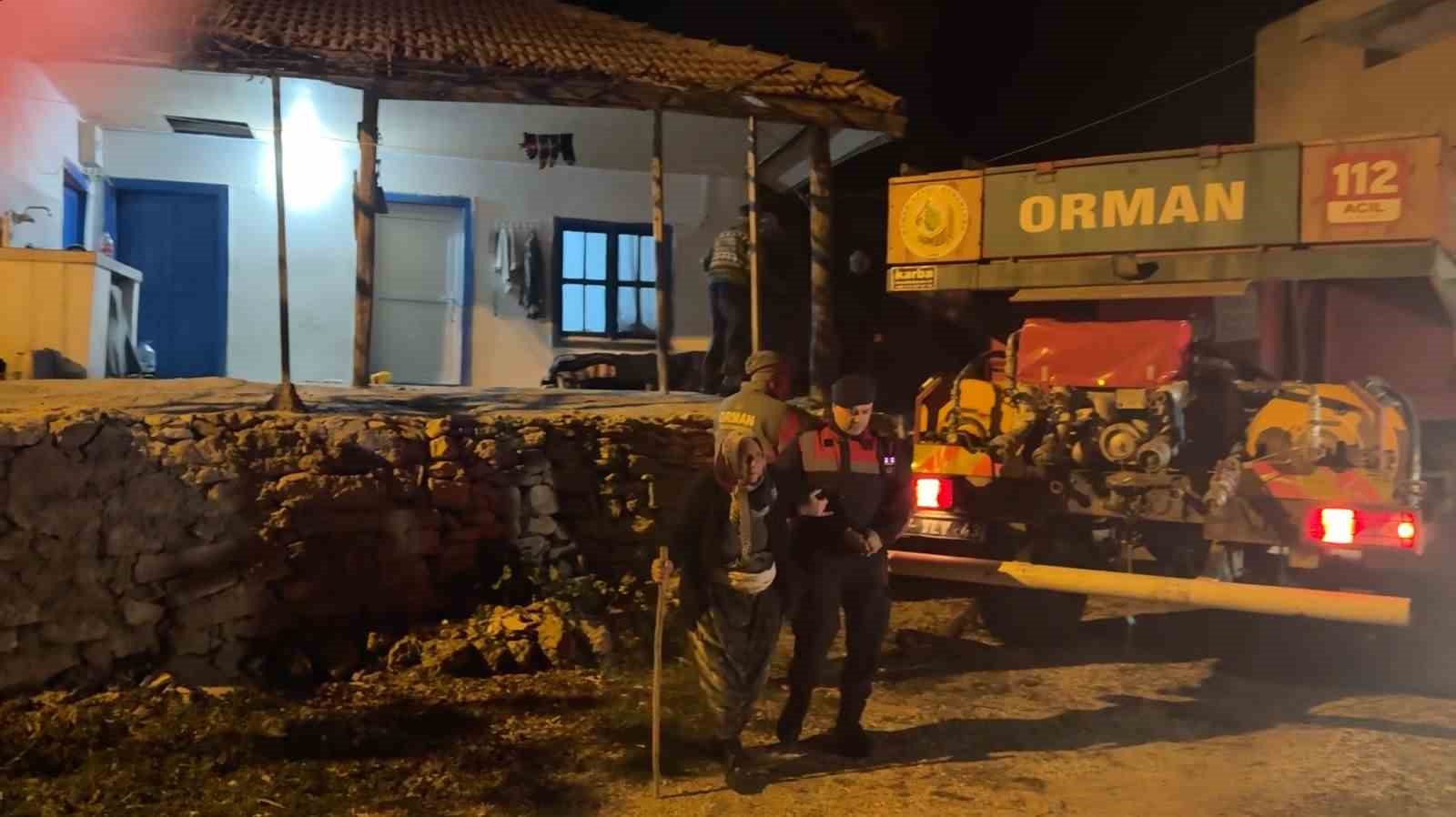 antalyada evleri tehdit eden orman yangini kontrol altina alindi 14 wU5YOpsI