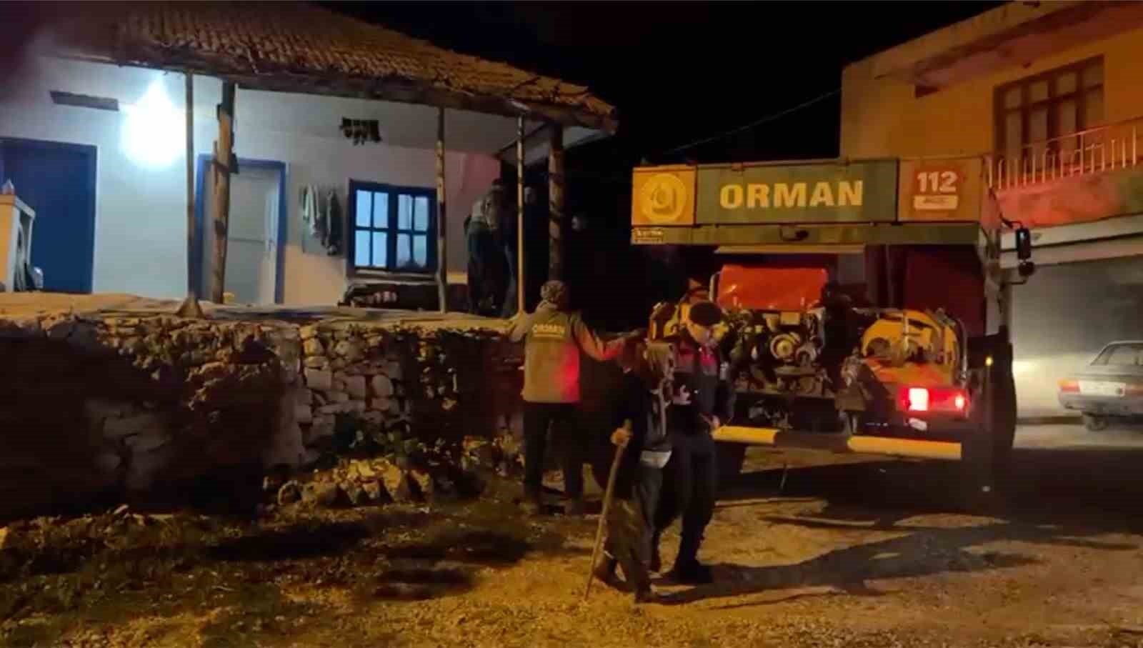 antalyada evleri tehdit eden orman yangini kontrol altina alindi 3 HJqIP7KE