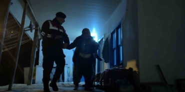 antalyada-evleri-tehdit-eden-orman-yangini-kontrol-altina-alindi-g4hTC2dr.jpg