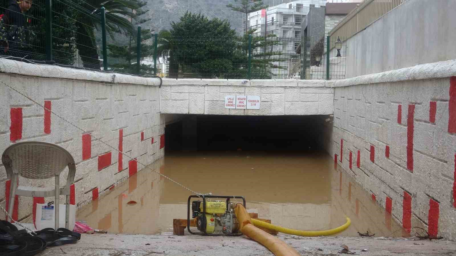 antalyada felaketin bilancosu gun agarinca ortaya cikti 0 sFH1scjS