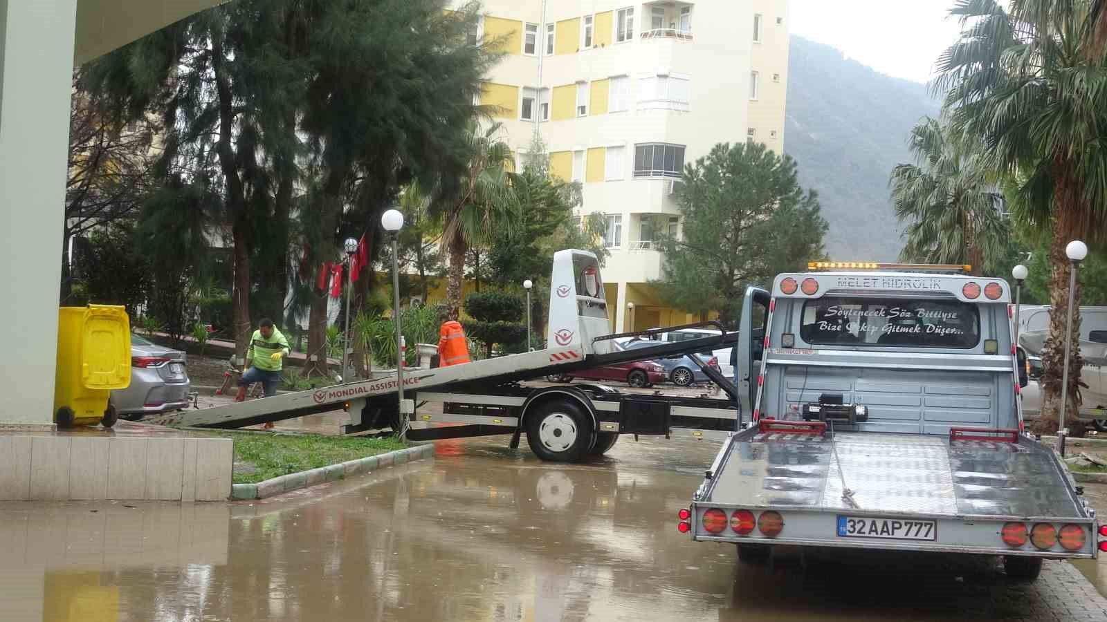 antalyada felaketin bilancosu gun agarinca ortaya cikti 8 d3UZCdvX