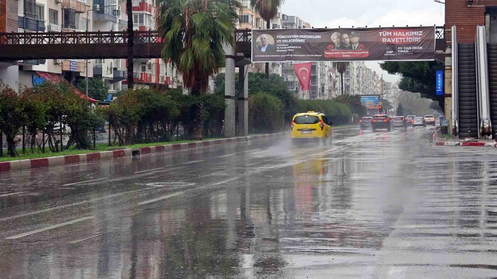 antalyada gece baslayip sabah saatlerine kadar etkili olan saganak etkisini yitirdi 4 UMgeuAeQ