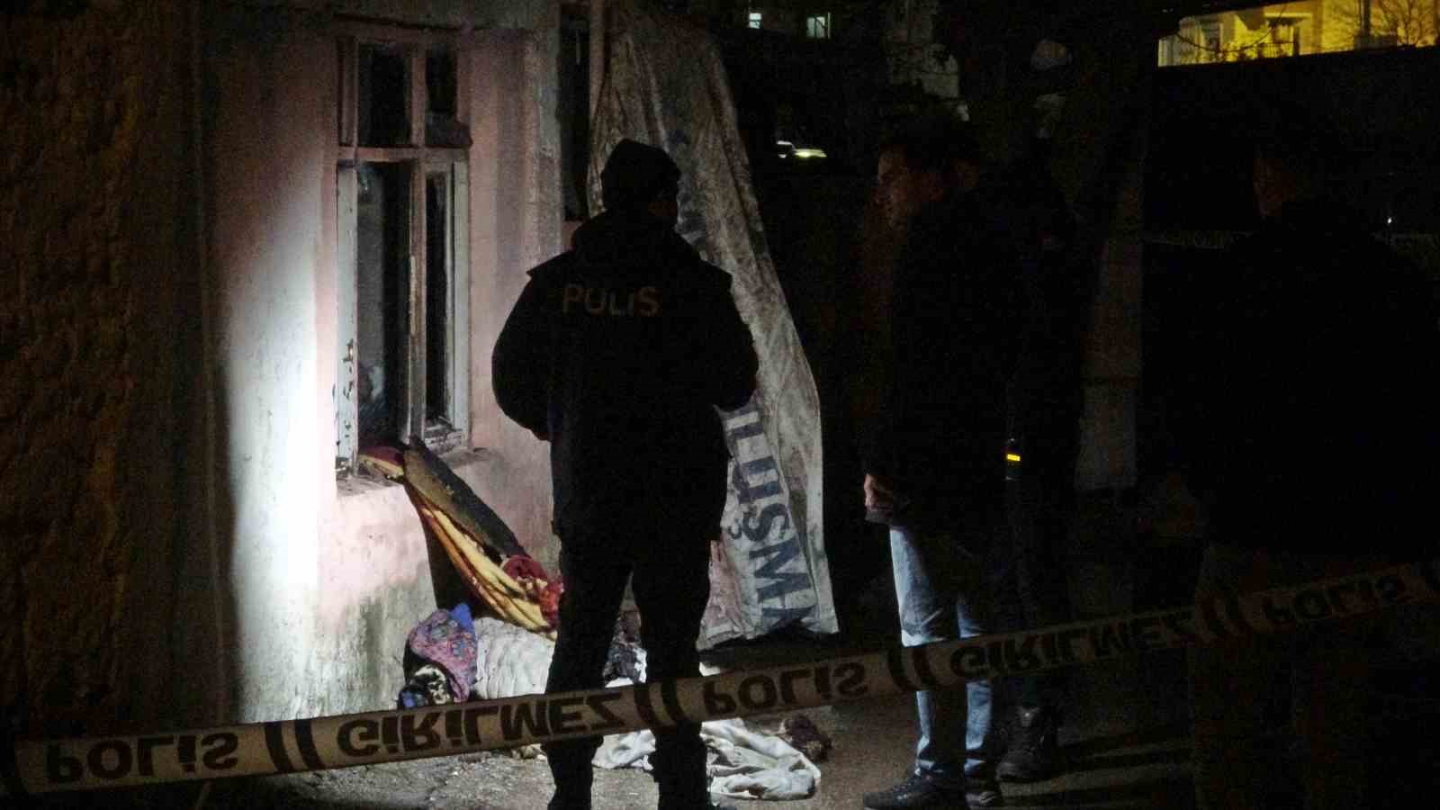 antalyada gecekondu yangini 1 olu 1 yarali 0 g8GM7OfP
