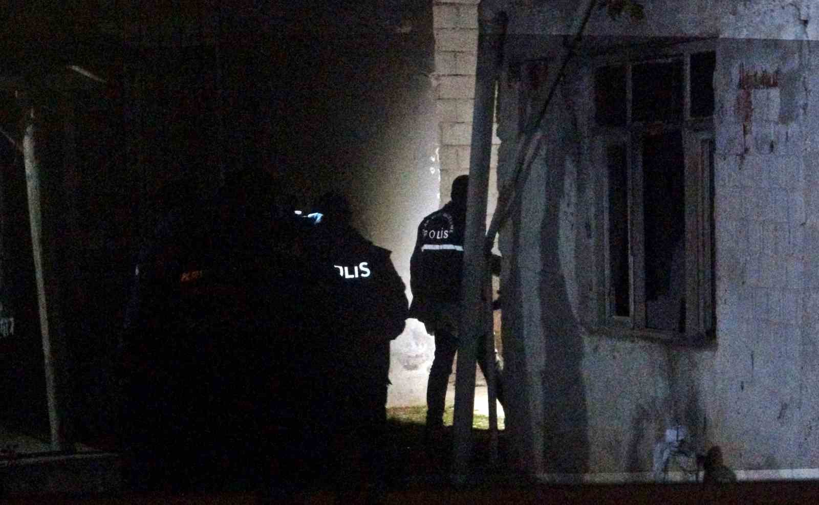 antalyada gecekondu yangini 1 olu 1 yarali 4 GngZJ8aJ