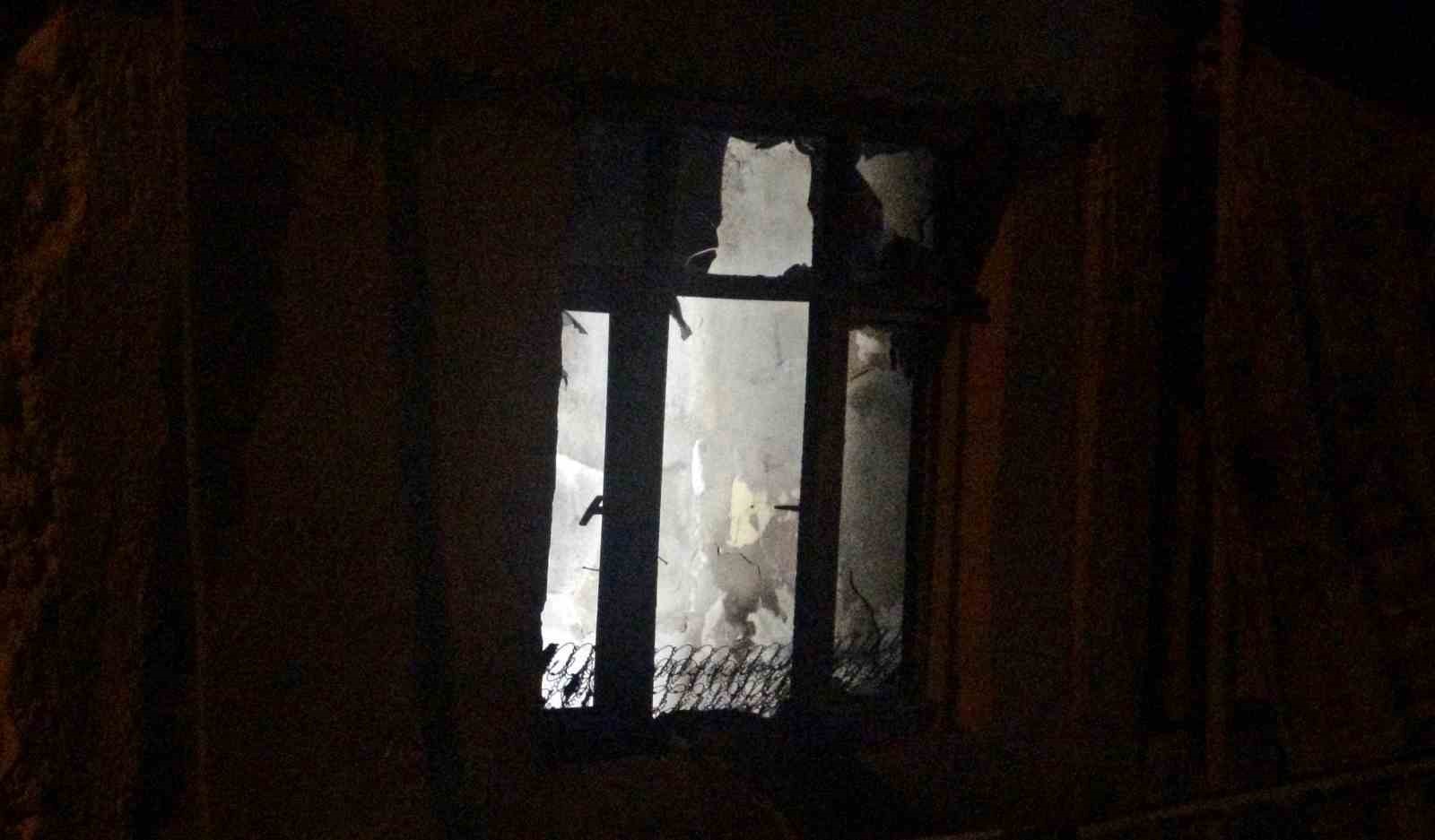 antalyada gecekondu yangini 1 olu 1 yarali 5 wcXnMuYv