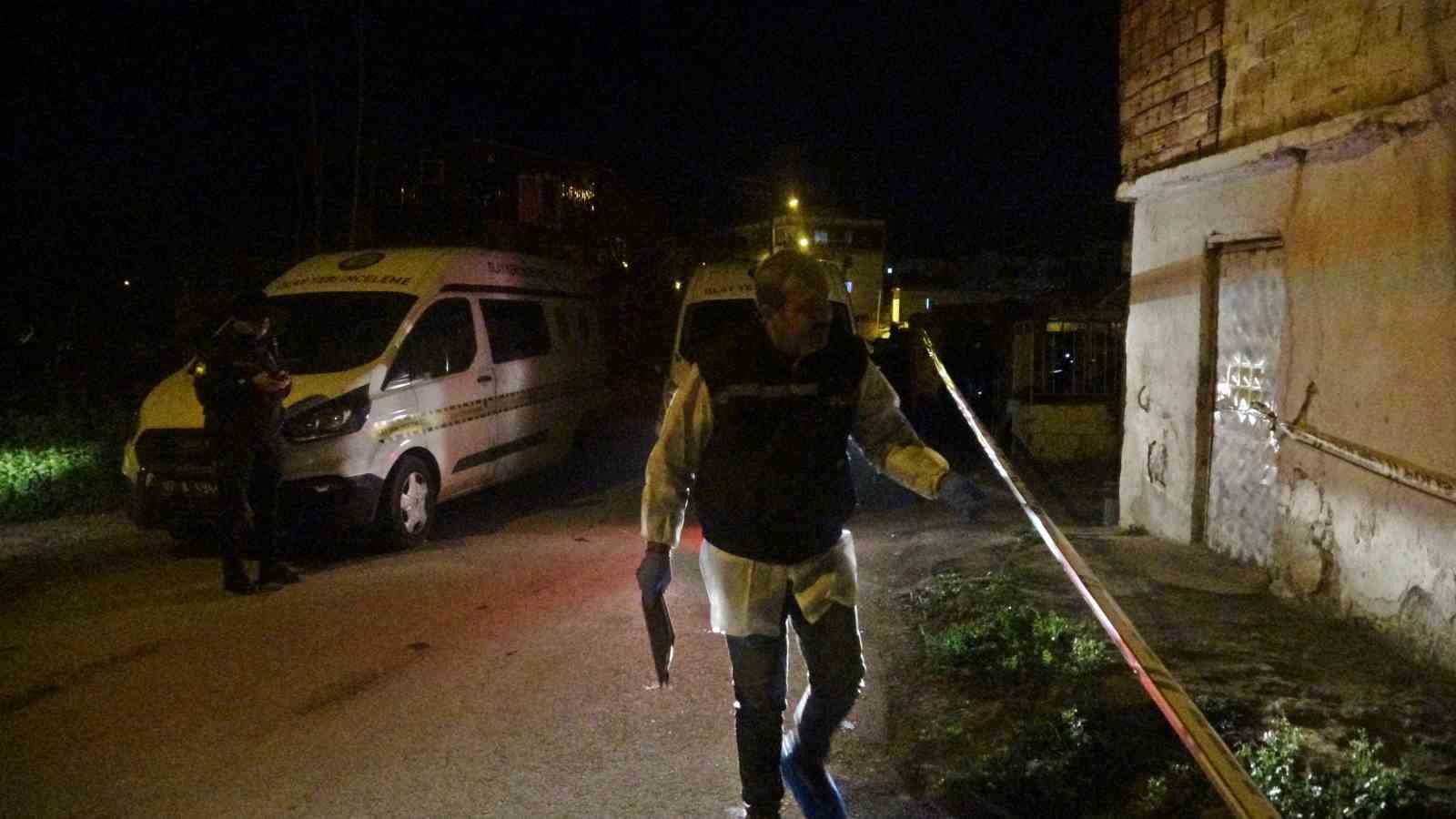 antalyada gecekondu yangini 1 olu 1 yarali 6 8wO4kNJz