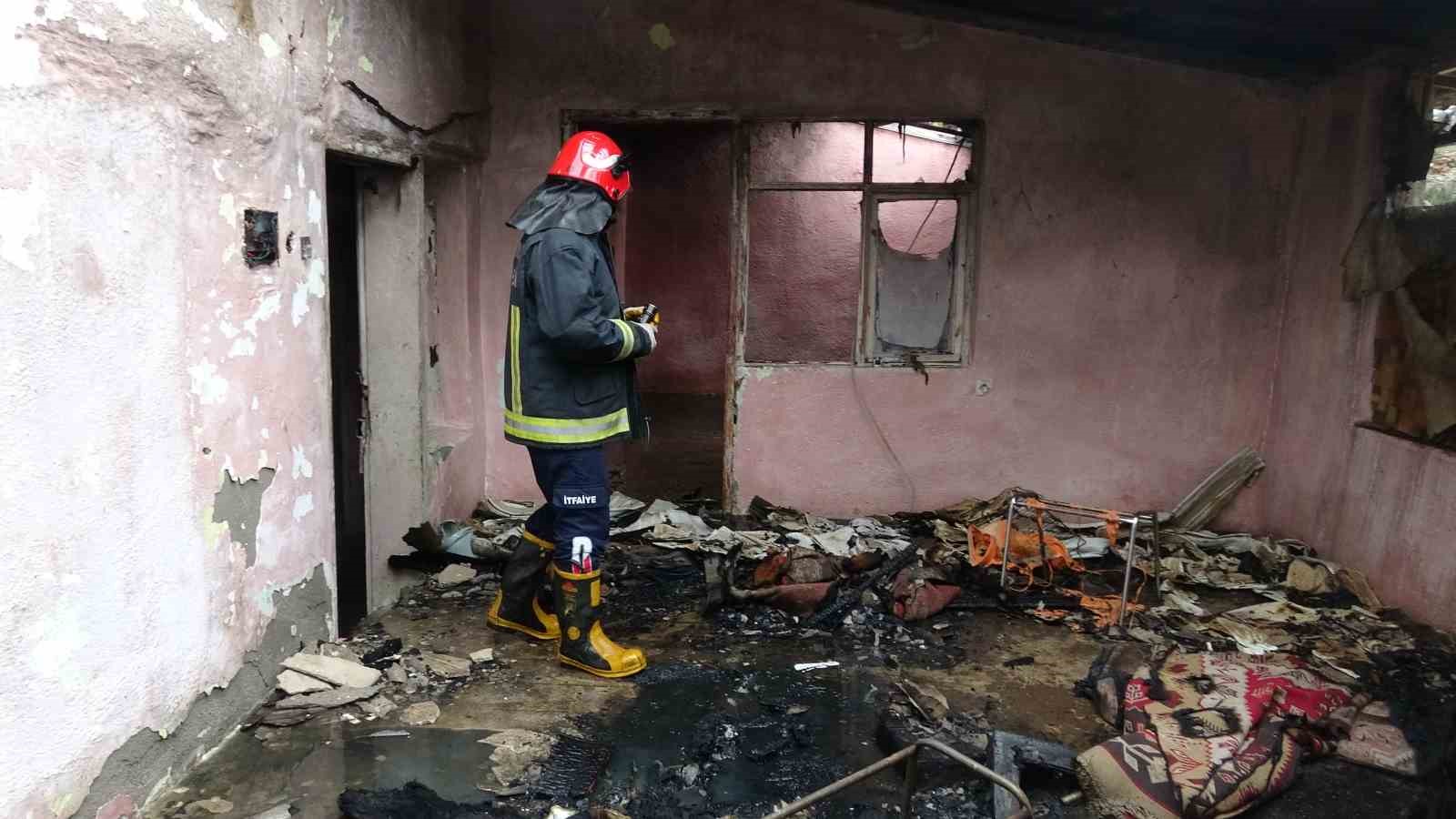 antalyada gecekonduda yangin 0