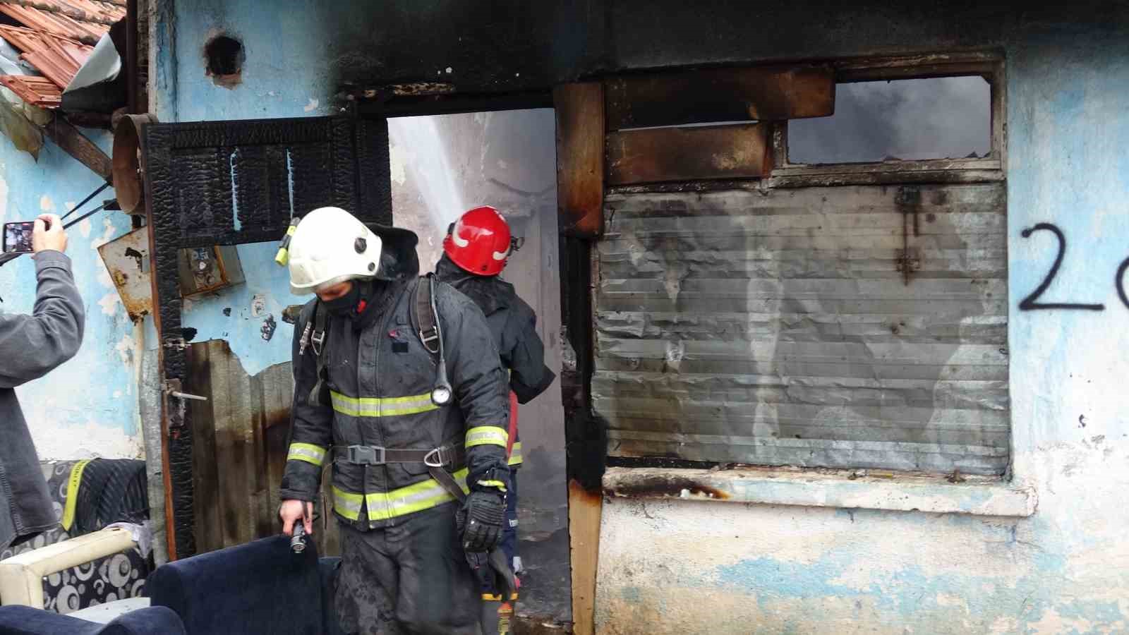 antalyada gecekonduda yangin 3 jea7zZXp