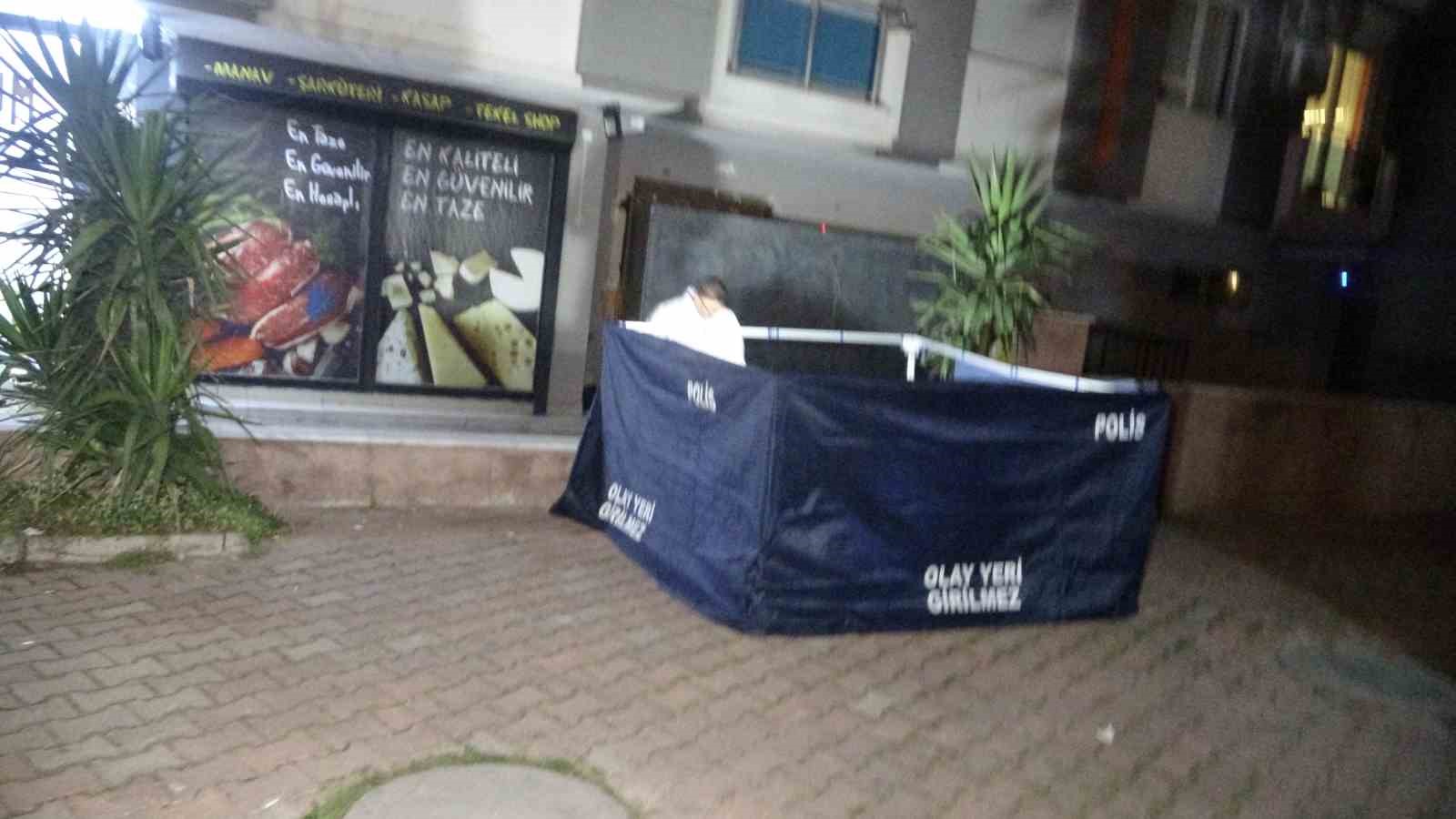 antalyada genc adam kaldirimda olu bulundu 2 6MmiTwrA