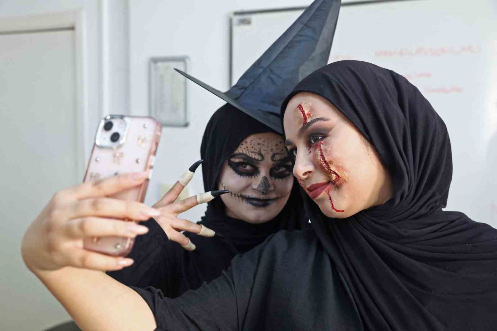 antalyada gorenleri korkutan makyaj 7 ByVHIGsc