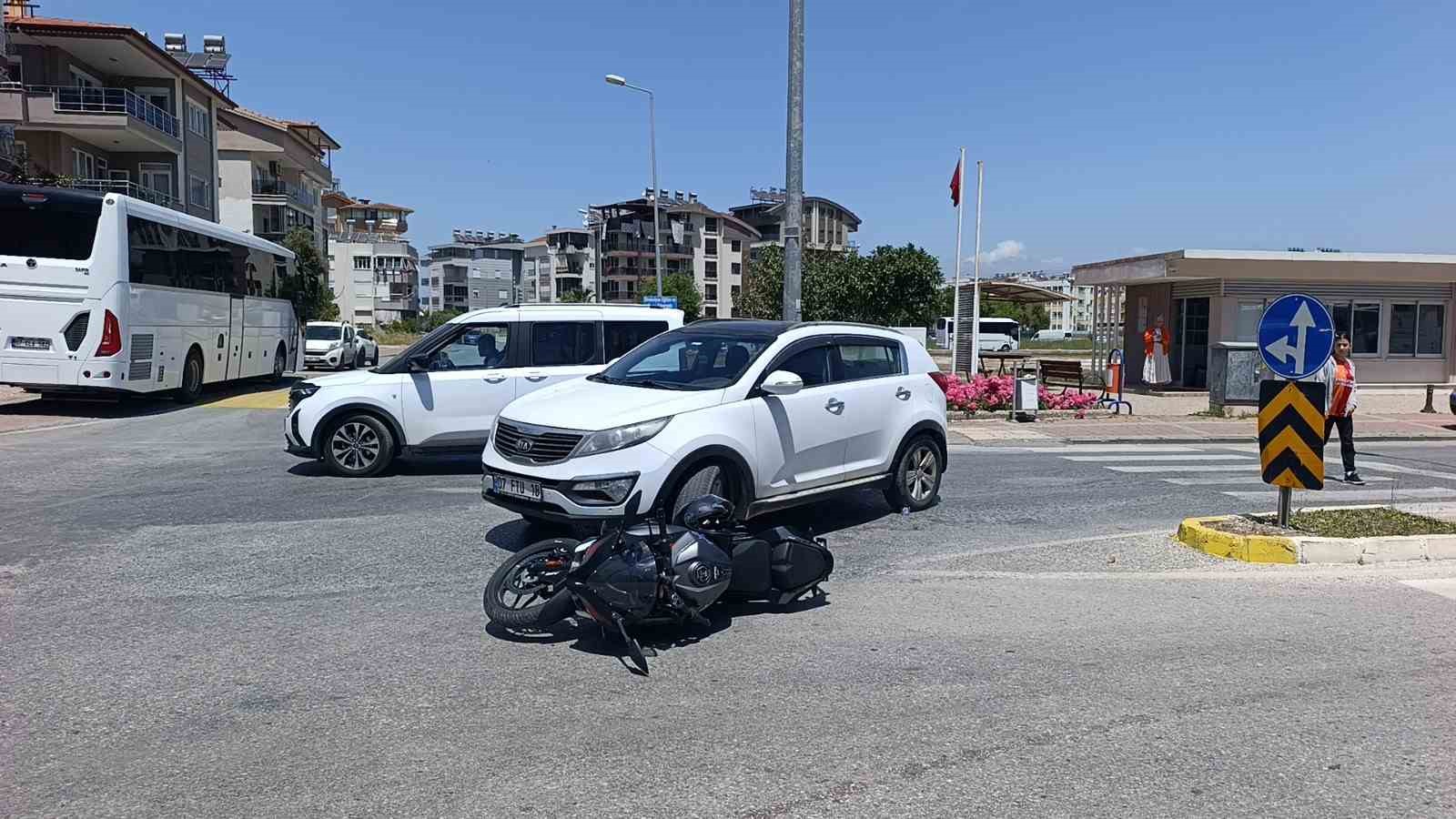 Antalya’da göz göre göre kaza kameraya yansıdı 5 antalyada goz gore gore kaza kameraya yansidi 1 l8KsUmDB
