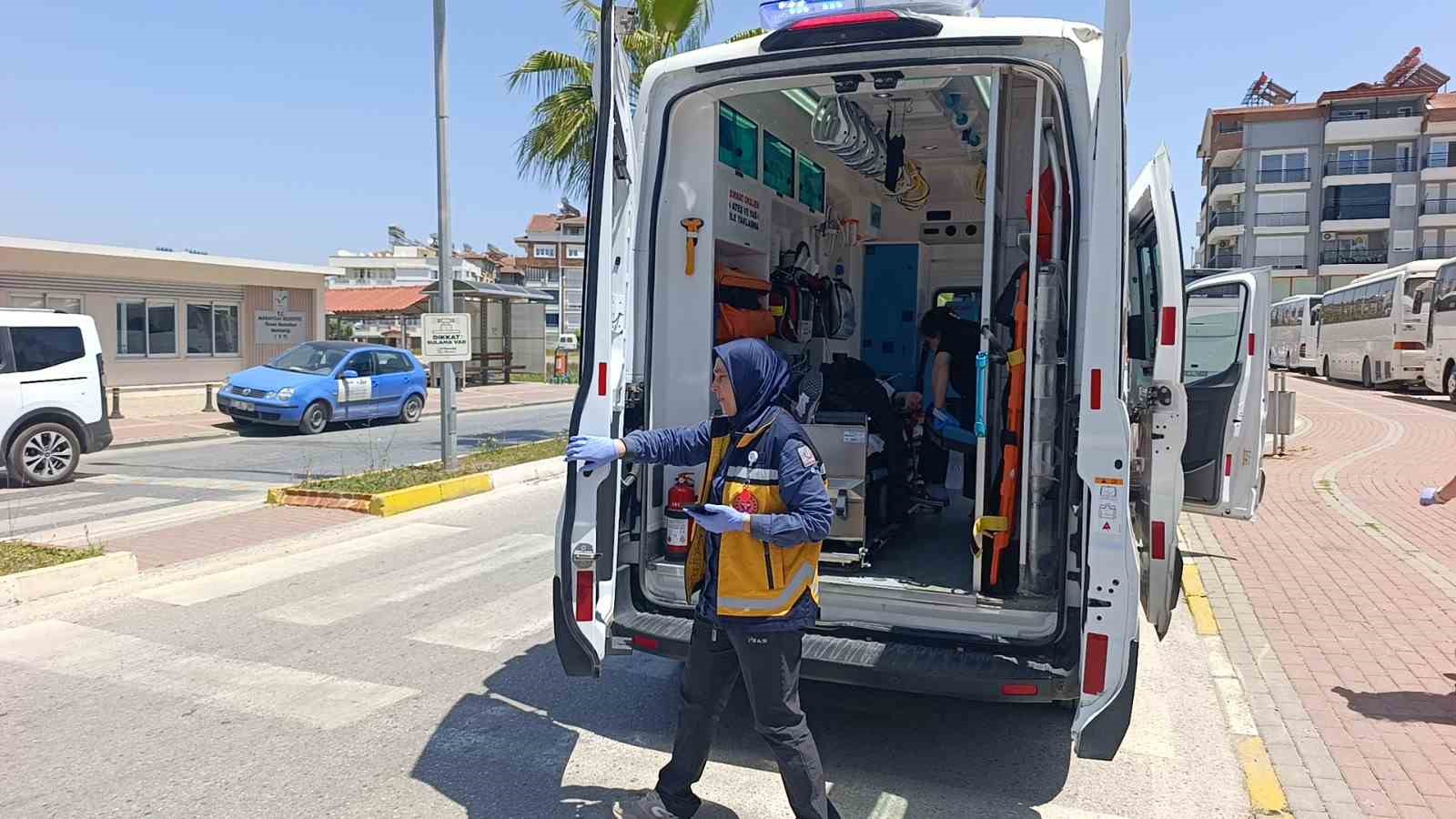 Antalya’da göz göre göre kaza kameraya yansıdı 6 antalyada goz gore gore kaza kameraya yansidi 2 GRP7QST8