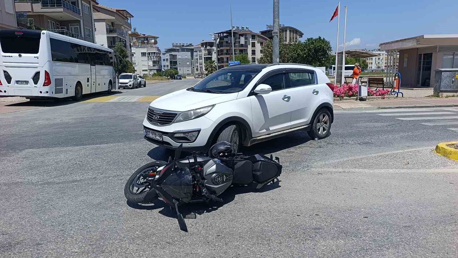 Antalya’da göz göre göre kaza kameraya yansıdı 7 antalyada goz gore gore kaza kameraya yansidi 3 ENdkJKQ3