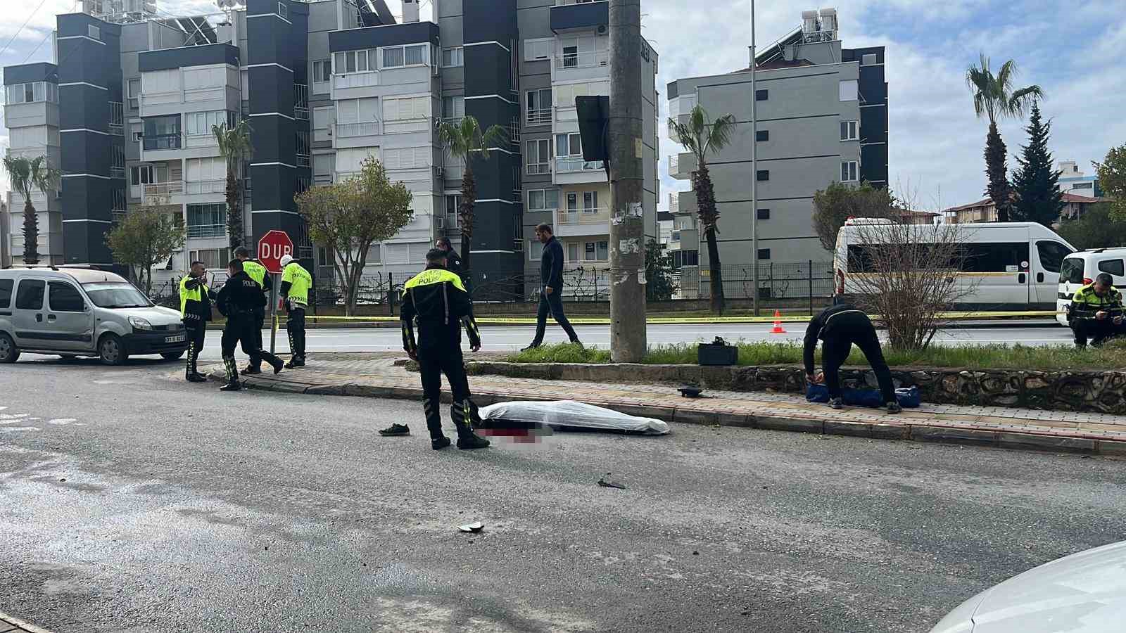 antalyada hafif ticari arac motosikletle carpisti 1 olu 2 SiKfPvks