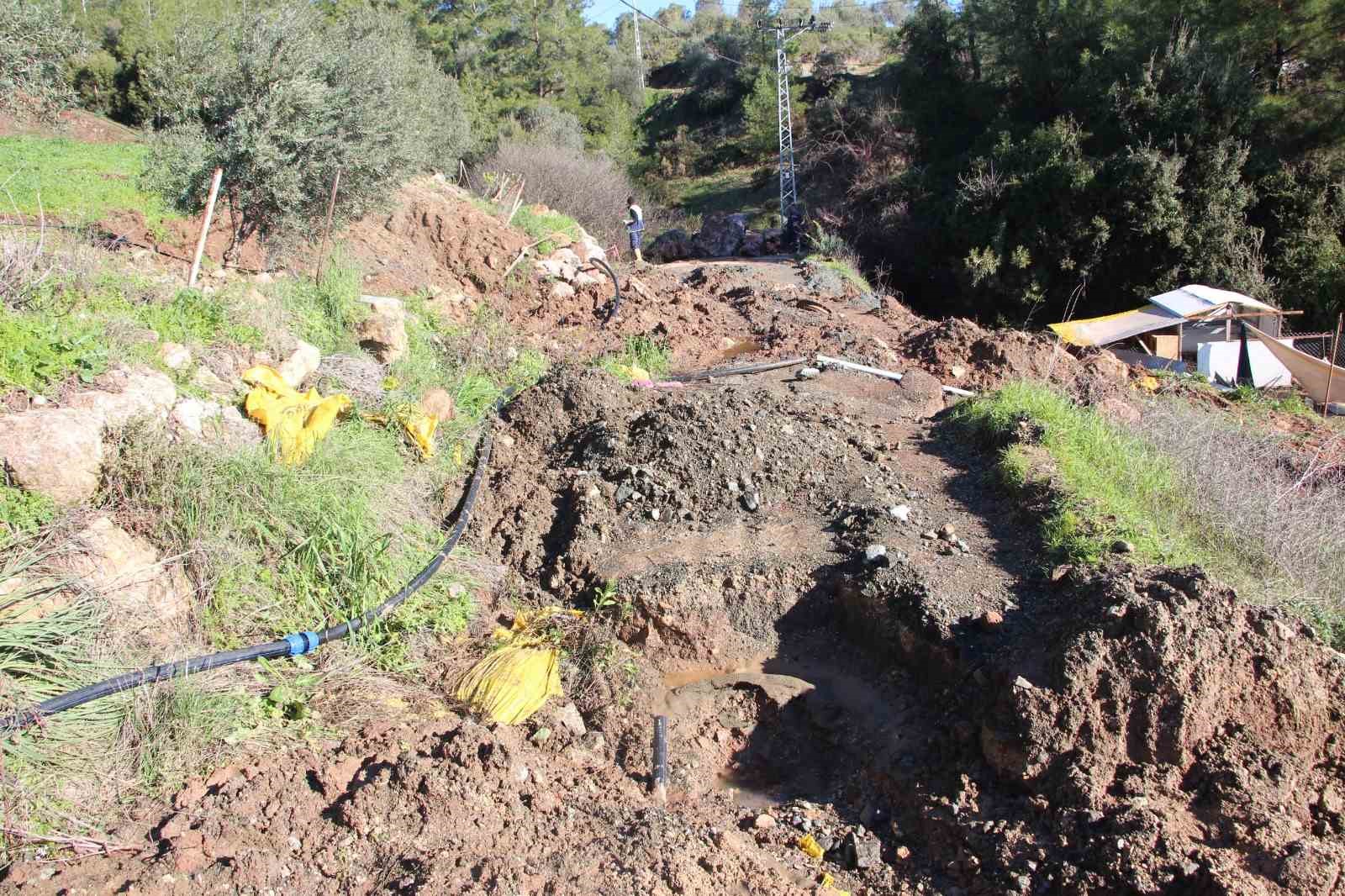 antalyada heyelan evlerin duvarlarini catlatti seralara dev kayalar dustu 7 T1iYFdkI
