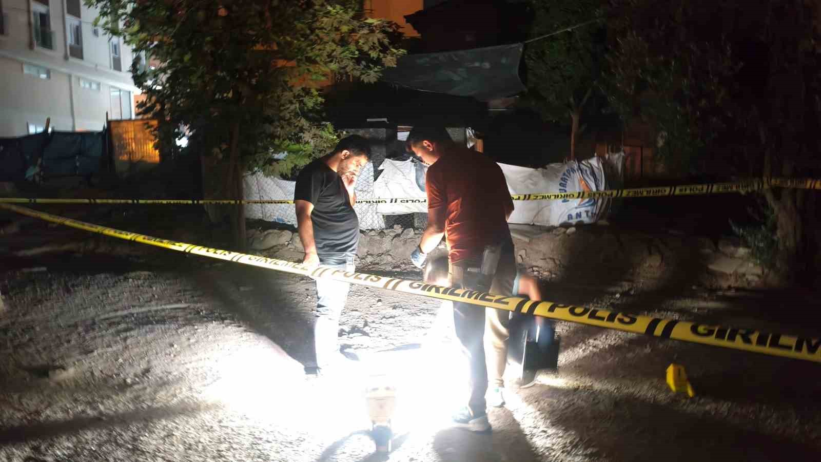 Antalya’da iki grup arasında çıkan kavgada silahlar konuştu: 3 yaralı 5 antalyada iki grup arasinda cikan kavgada silahlar konustu 3 yarali 1 Z2fBpgXH