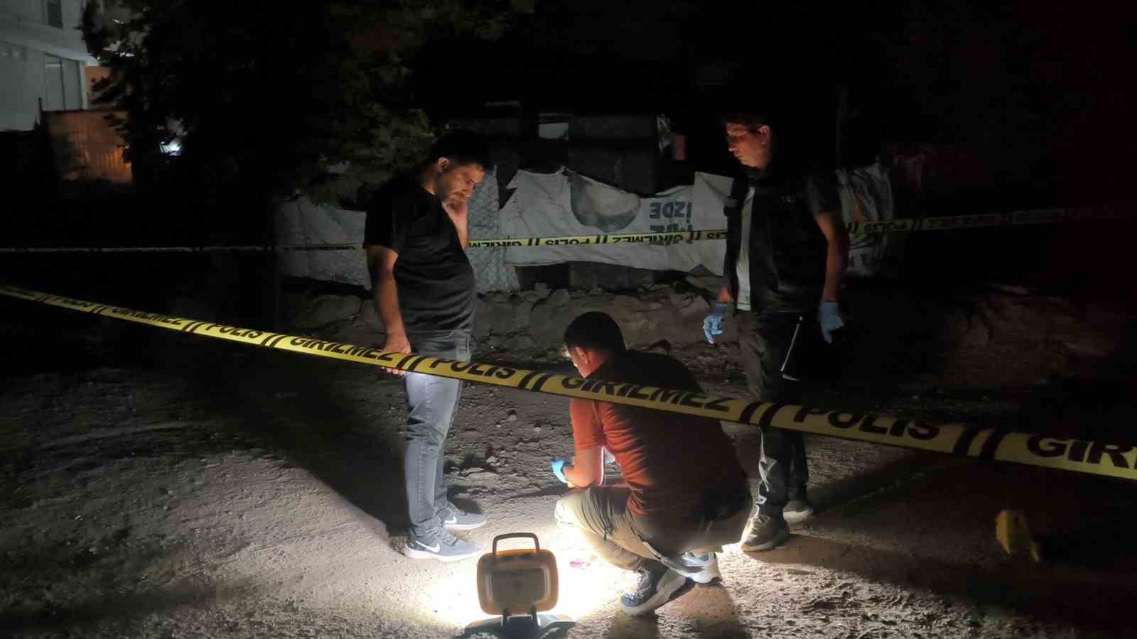 Antalya’da iki grup arasında çıkan kavgada silahlar konuştu: 3 yaralı 12 antalyada iki grup arasinda cikan kavgada silahlar konustu 3 yarali 8 EhhvkkfH