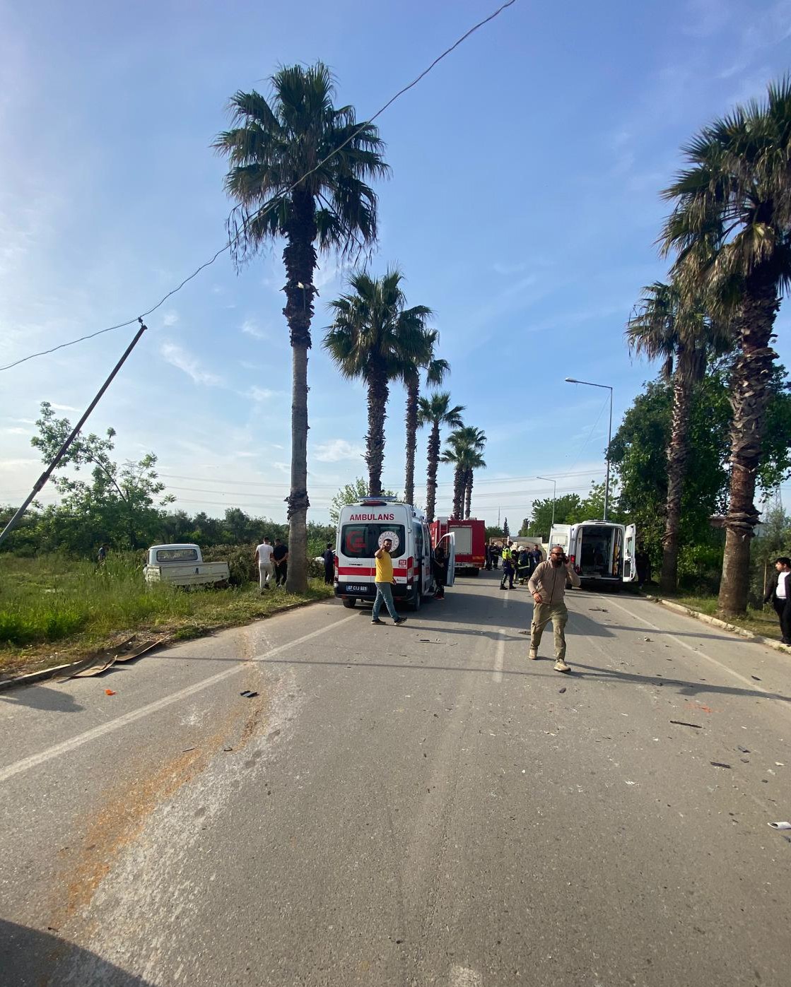 antalyada iki kamyonet carpisti 2 yarali 2 ZmzL9LqS