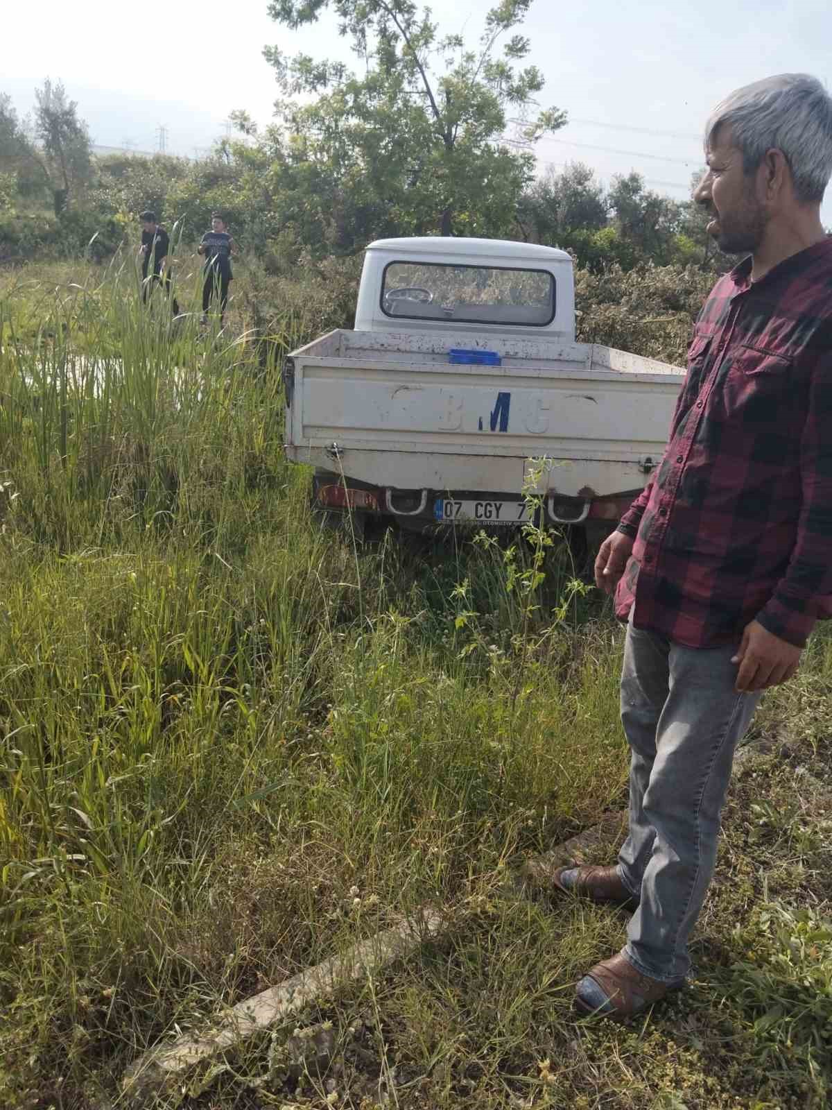 antalyada iki kamyonet carpisti 2 yarali 4 bYnfQkCK