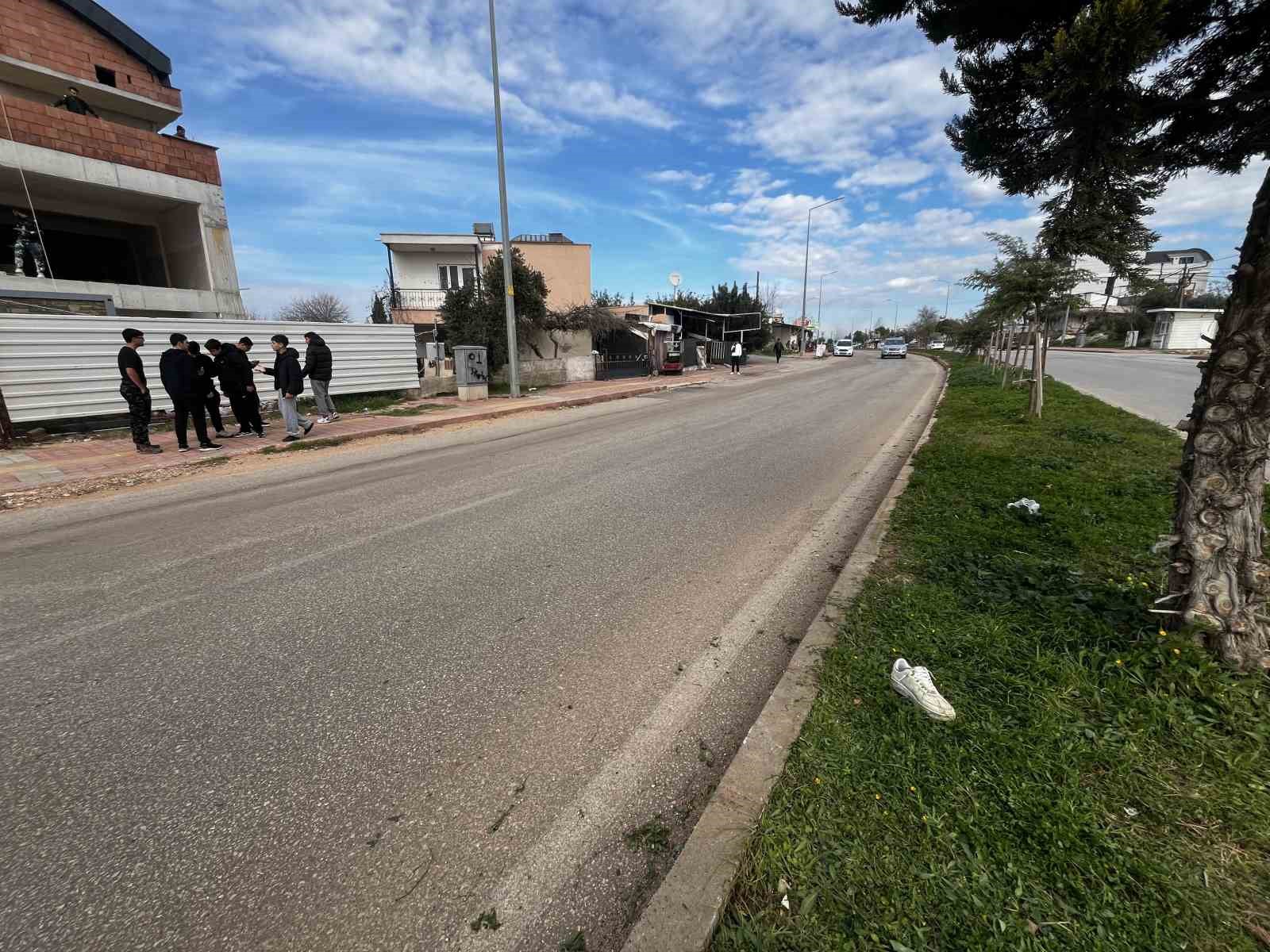 antalyada iki ogrenci karne almak icin okula giderken kaza yapti 1 olu 1 yarali PQSOUClq