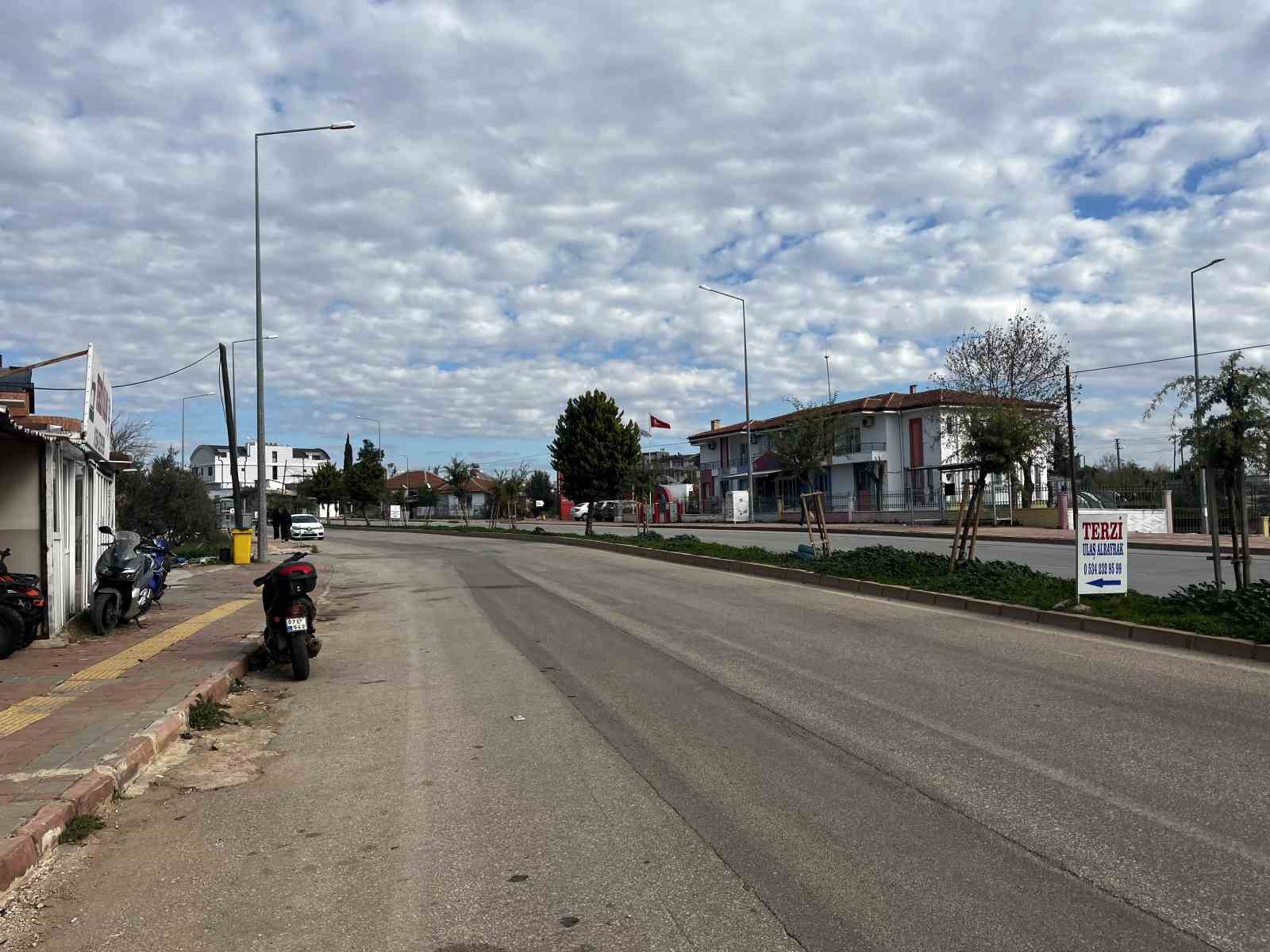 antalyada iki ogrenci karne almak icin okula giderken kaza yapti 1 olu 1 yarali QbmbXrEs