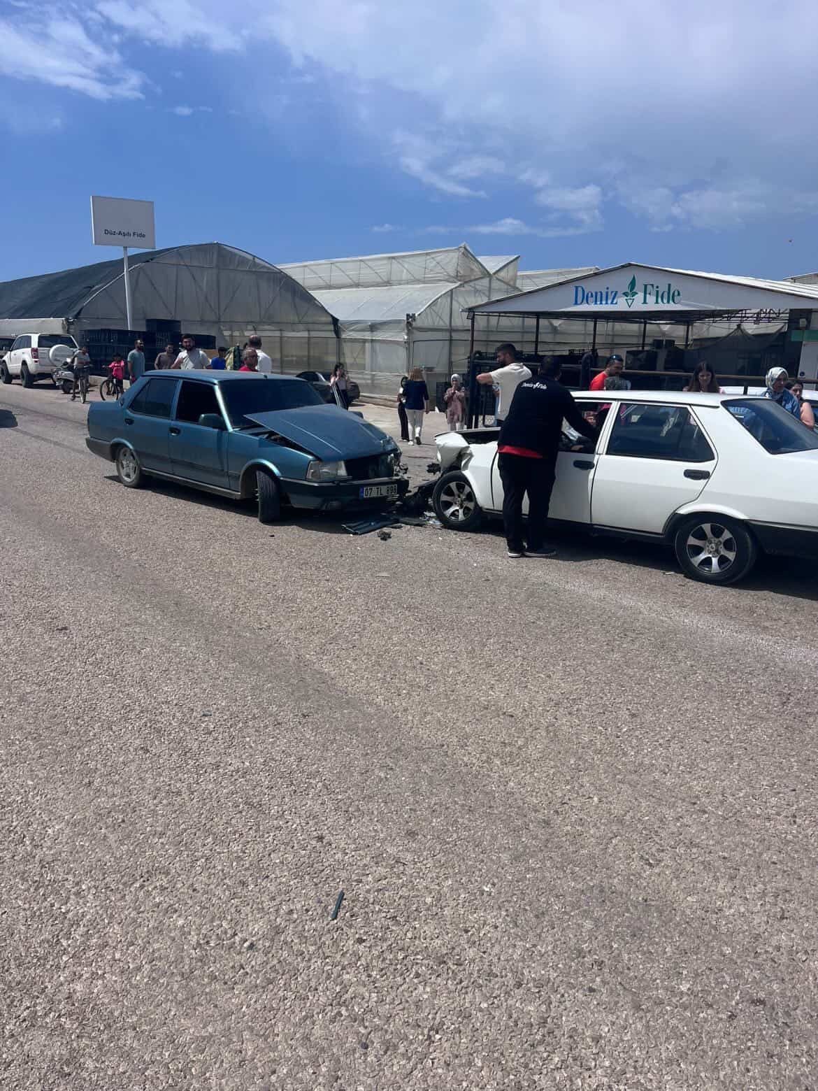 antalyada iki tofas kafa kafaya carpisti 4 yarali 1 UHKqwas9