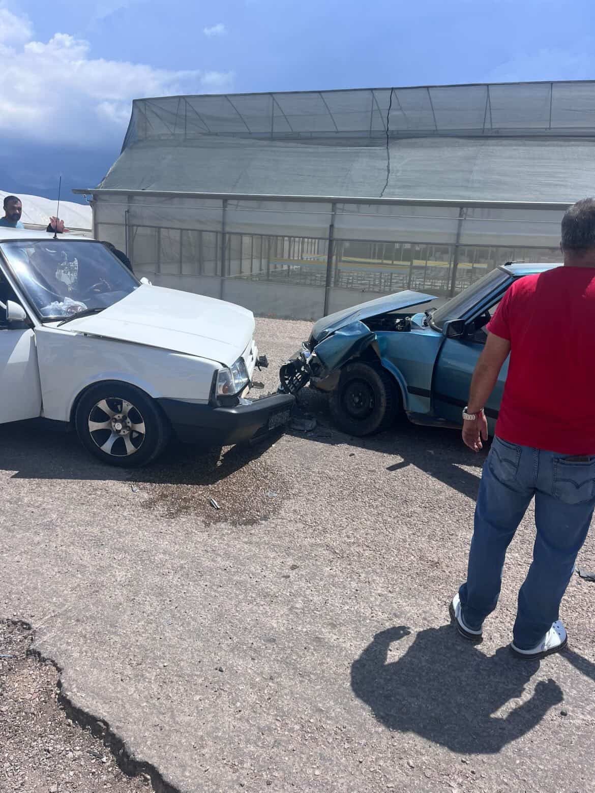 antalyada iki tofas kafa kafaya carpisti 4 yarali 3 Dtsi9Hsr