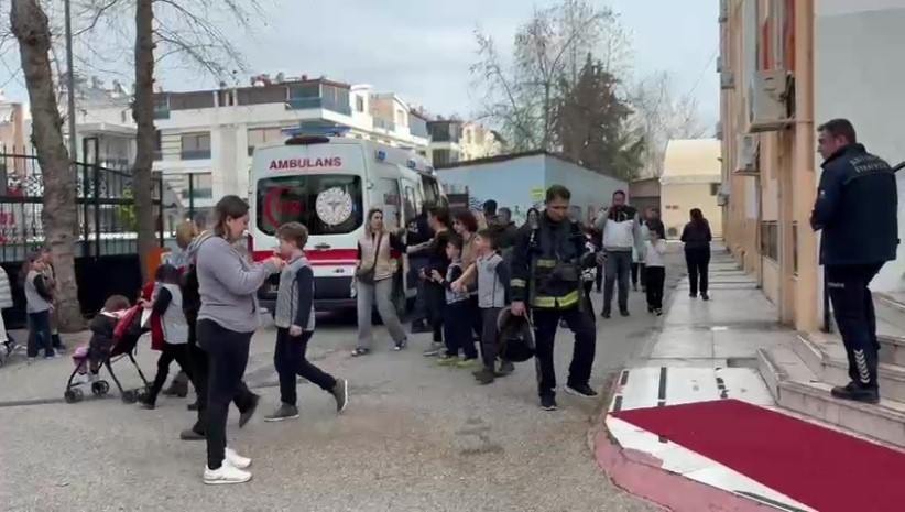 antalyada ilkokulda yangin cikti ogrenciler tahliye edildi 4 AtJ1gHj6