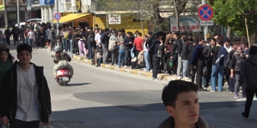 antalyada-indirimli-ikinci-el-giyim-magazasi-acilisi-yogun-ilgi-nedeniyle-izdihama-donustu-RJTZOvpP.jpg