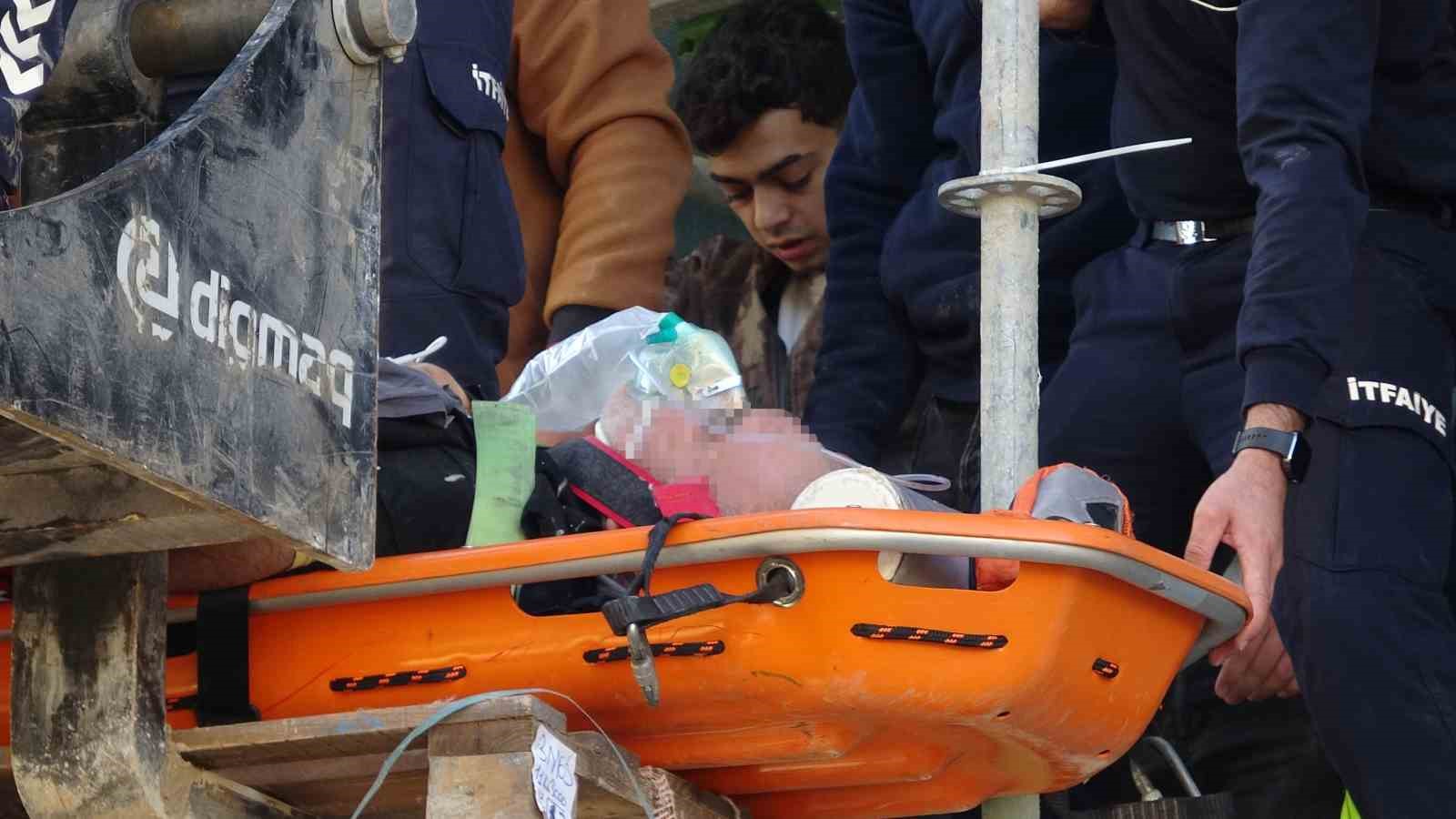 antalyada insaat iskelesinden dusen isci agir yaralandi 4 epQLRzQI
