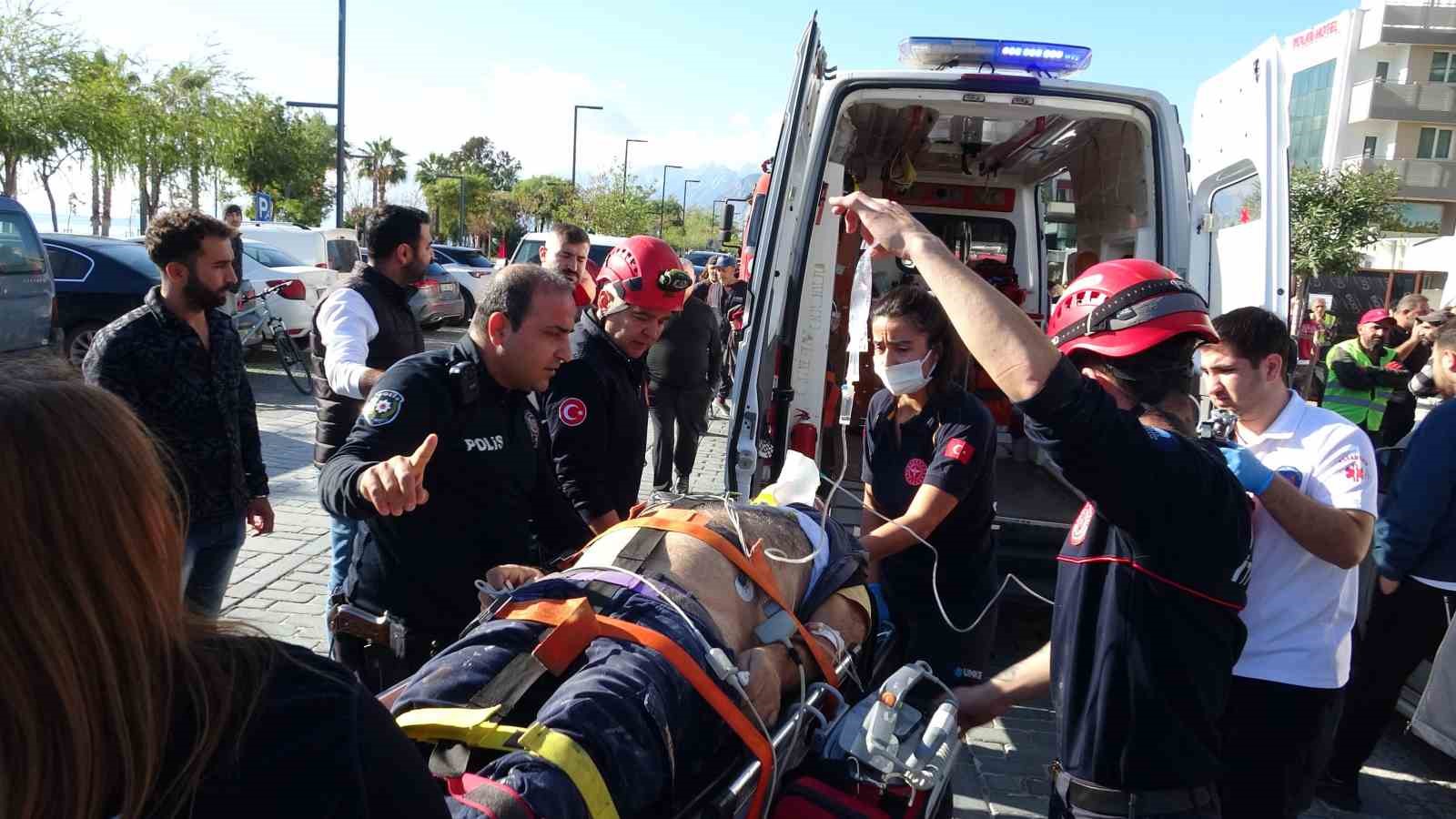 antalyada insaat iskelesinden dusen isci agir yaralandi 6 BnU44IQn