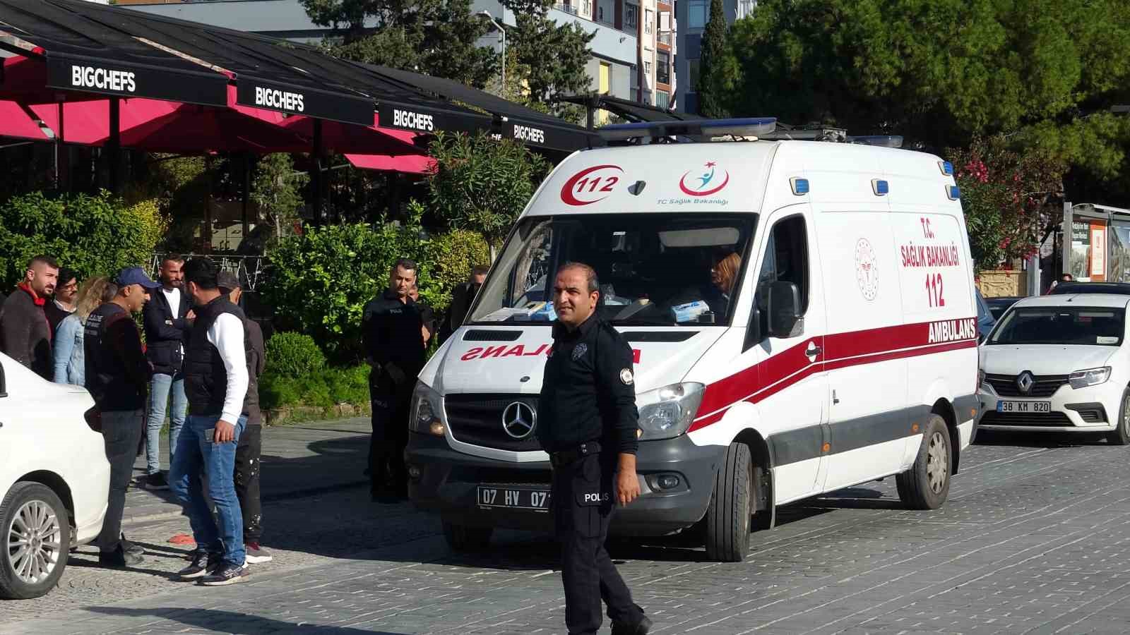 antalyada insaat iskelesinden dusen isci agir yaralandi 7 7QN48YH7