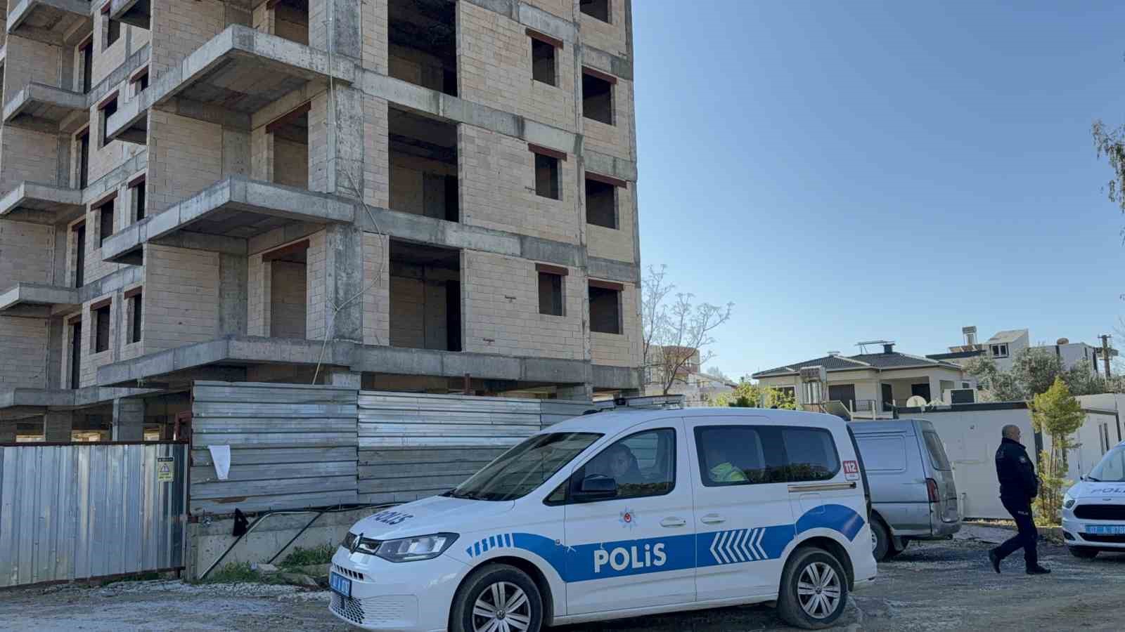 antalyada insaattin 5nci katindan dusen isci yaralandi 0 5CdnWRs5