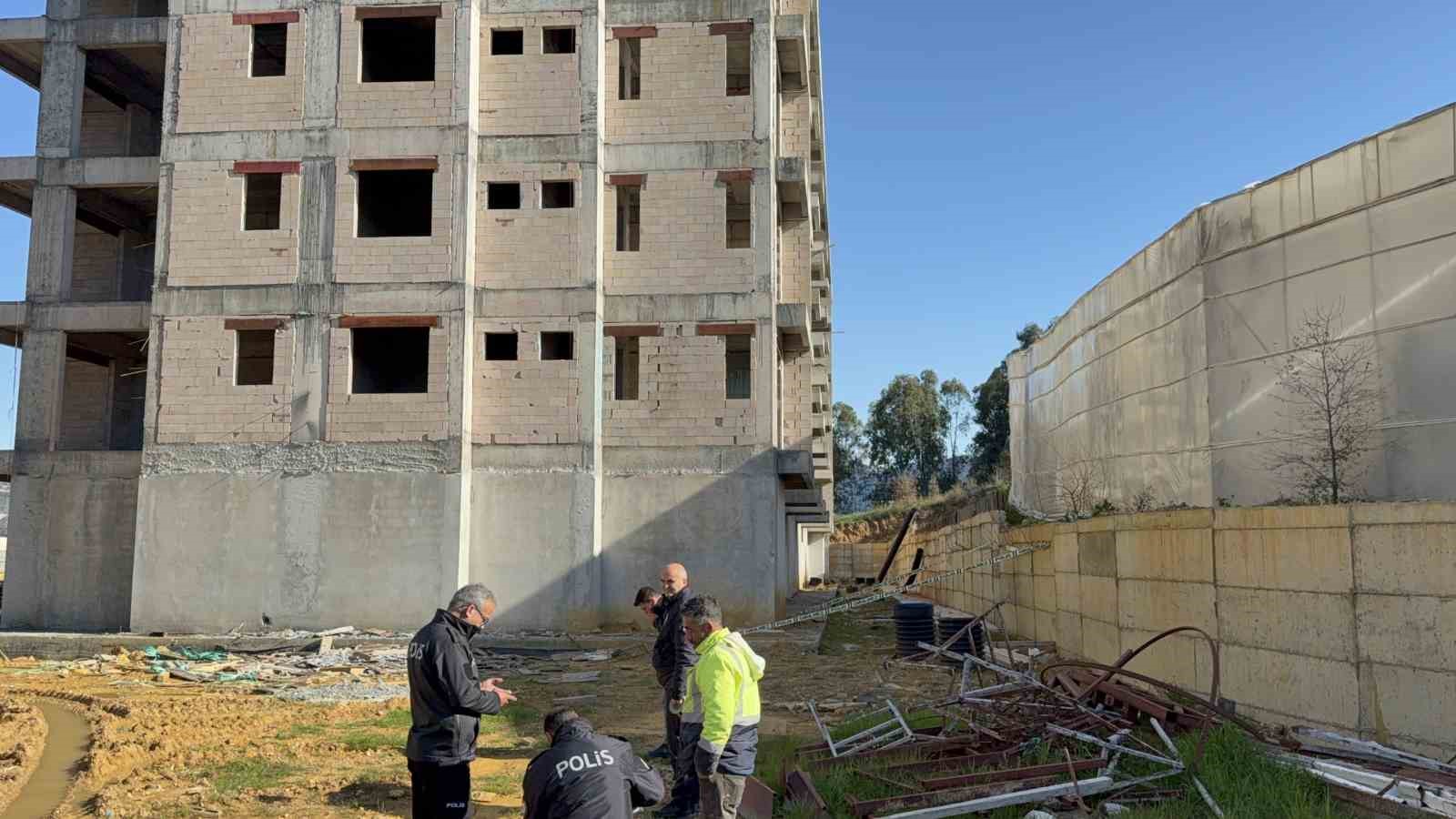 antalyada insaattin 5nci katindan dusen isci yaralandi 1
