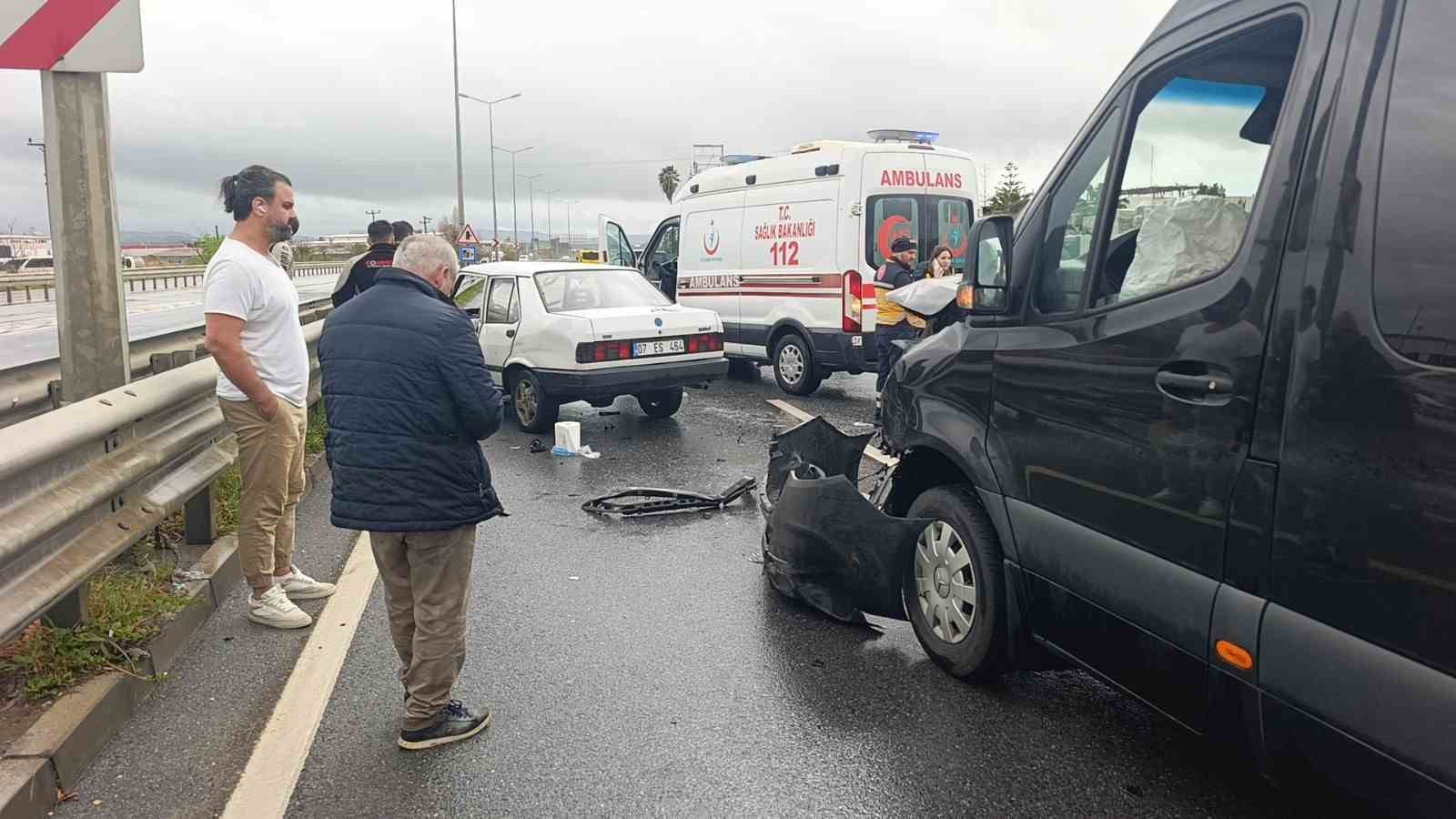 antalyada intihar tesebbusu gibi kaza guvenlik kamerasinda 6 dgf3C9Xp