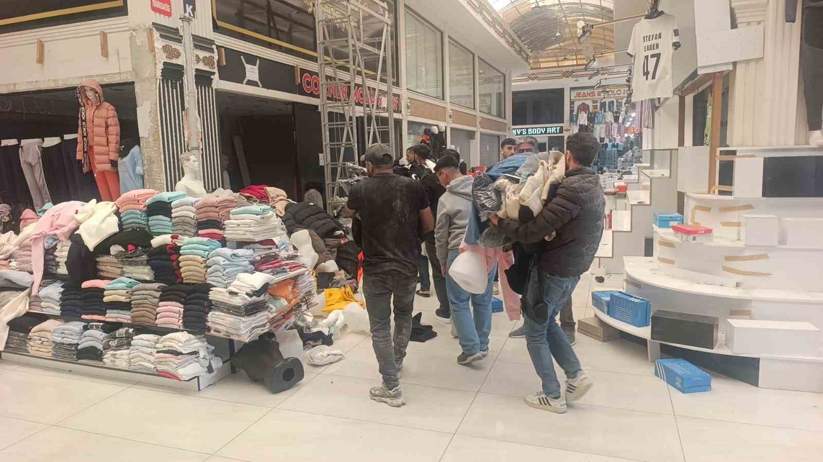 antalyada is merkezinde yangin panigi 1 shvzcaRz