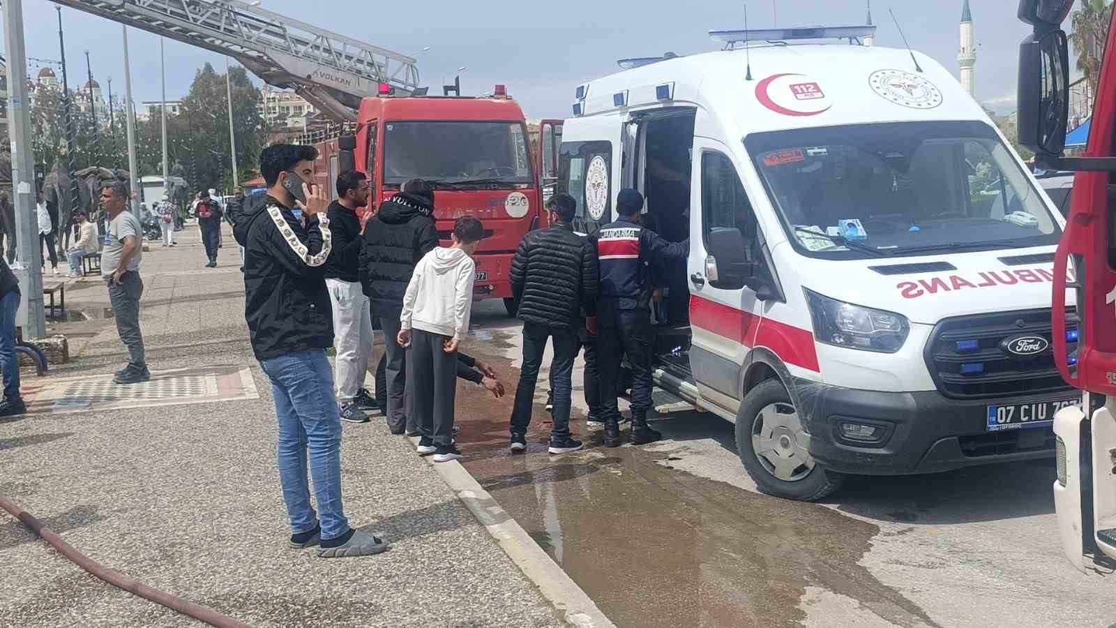 antalyada is merkezinde yangin panigi 3 AscKkME9