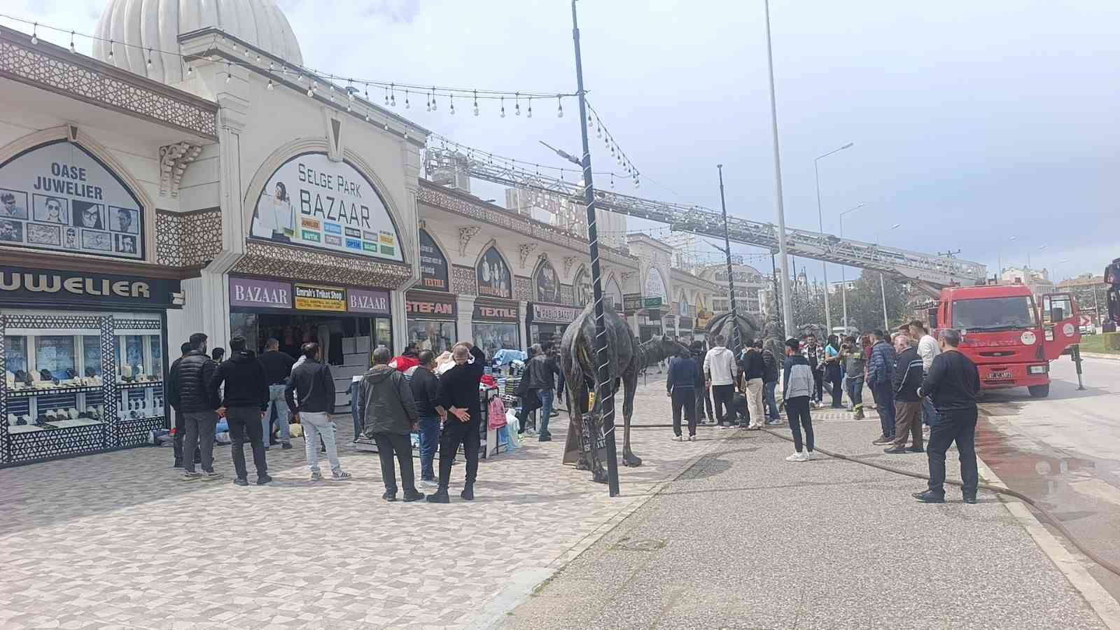 antalyada is merkezinde yangin panigi 4 gb9fEe6n