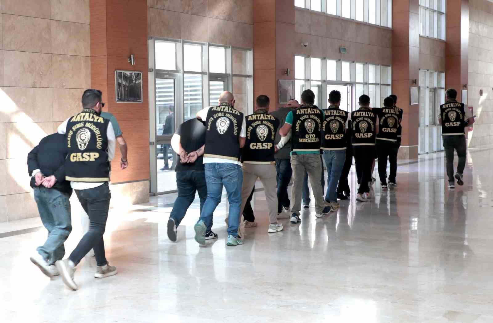 Antalya’da iş yerine zarar veren 10 şahıs tutuklandı 4 antalyada is yerine zarar veren 10 sahis tutuklandi 0 KvC98kBG