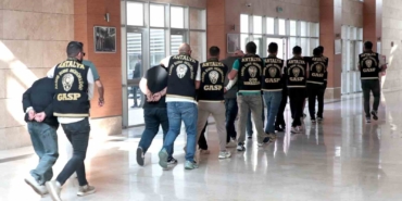 antalyada-is-yerine-zarar-veren-10-sahis-tutuklandi-SiarUY3D.jpg