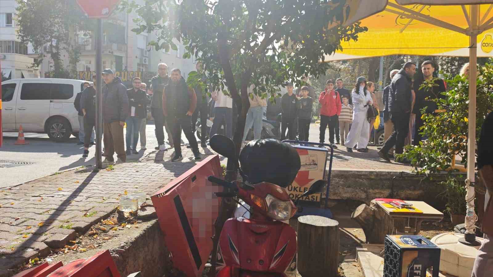 antalyada isyerini kendini kilitleyip yangin cikaran pideci camlari kirip iceriye giren itfaiye ekiplerince baygin dyN3bHWP