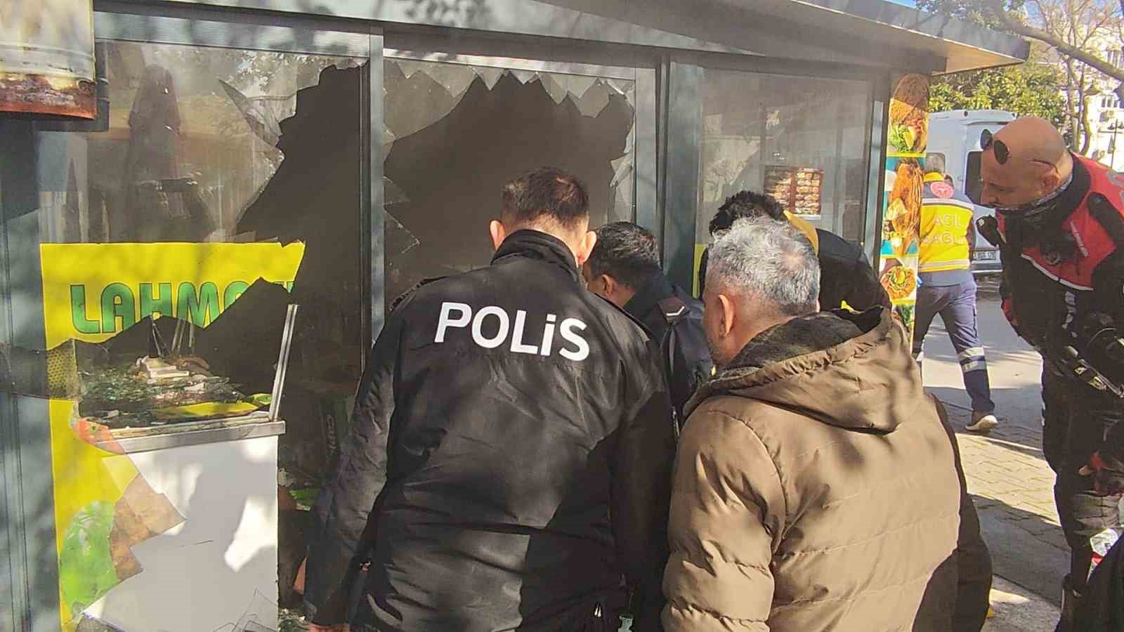 antalyada isyerini kendini kilitleyip yangin cikaran pideci camlari kirip iceriye giren itfaiye ekiplerince baygin pUr7zdbh