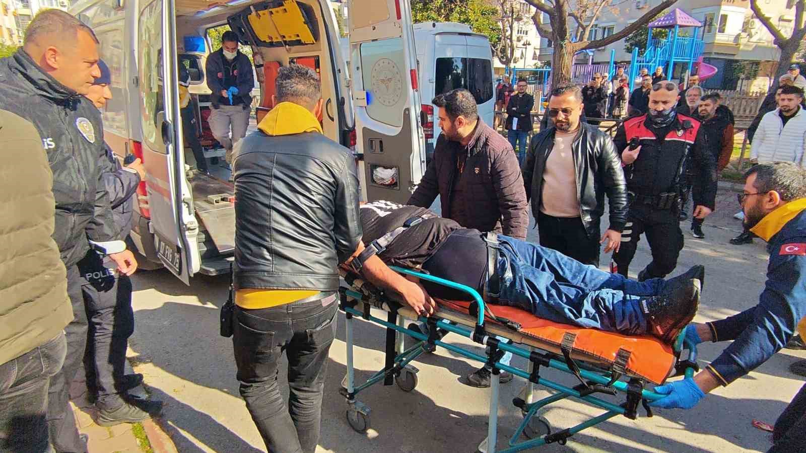antalyada isyerini kendini kilitleyip yangin cikaran pideci camlari kirip iceriye giren itfaiye ekiplerince baygin zGG7npv7