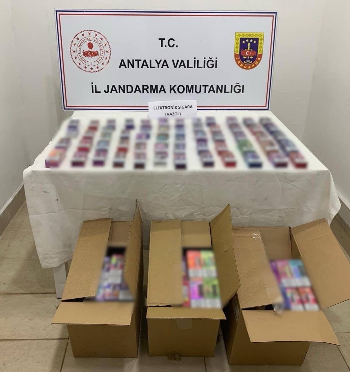 antalyada kacak bin 660 adet elektronik sigara ve 7 bin 500 paket sigara ele VUUz4Lgn