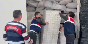 antalyada-kacak-kozmetik-uretimi-yapilan-depoya-baskin-65-milyon-liralik-sahte-urun-ele-gecirildi-5hS4lmc1.jpg