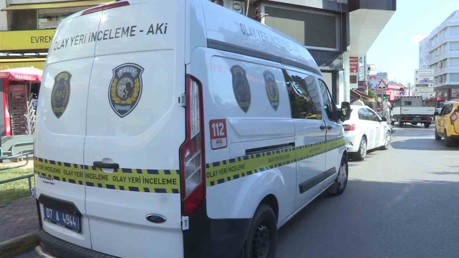 antalyada kameralari boyayip celik kasayi delerek kuyumcudan 5 kilo altin calip kactilar 9 q6sUjH9C