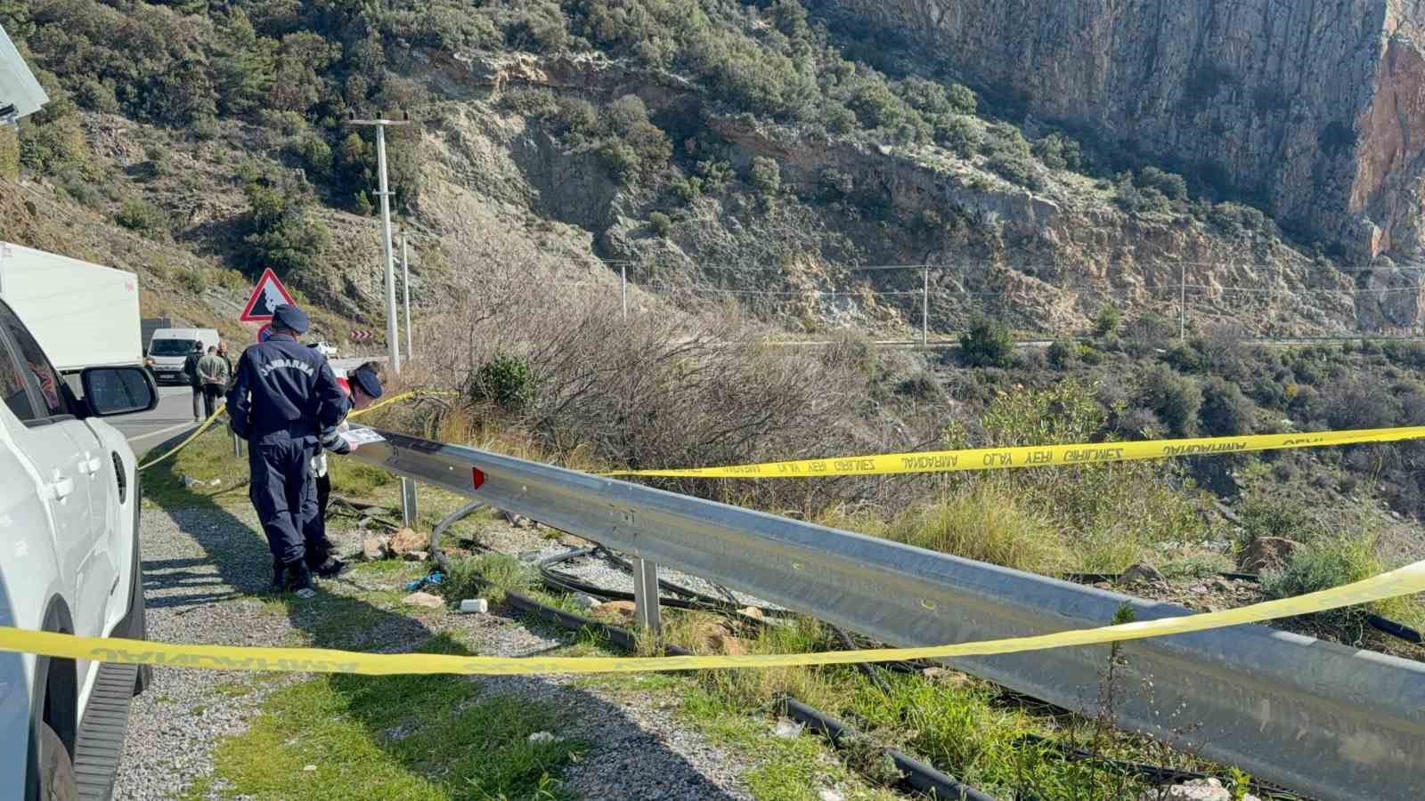 antalyada karayolu kenarinda kadin cesedi bulundu 4 25PI2ly7