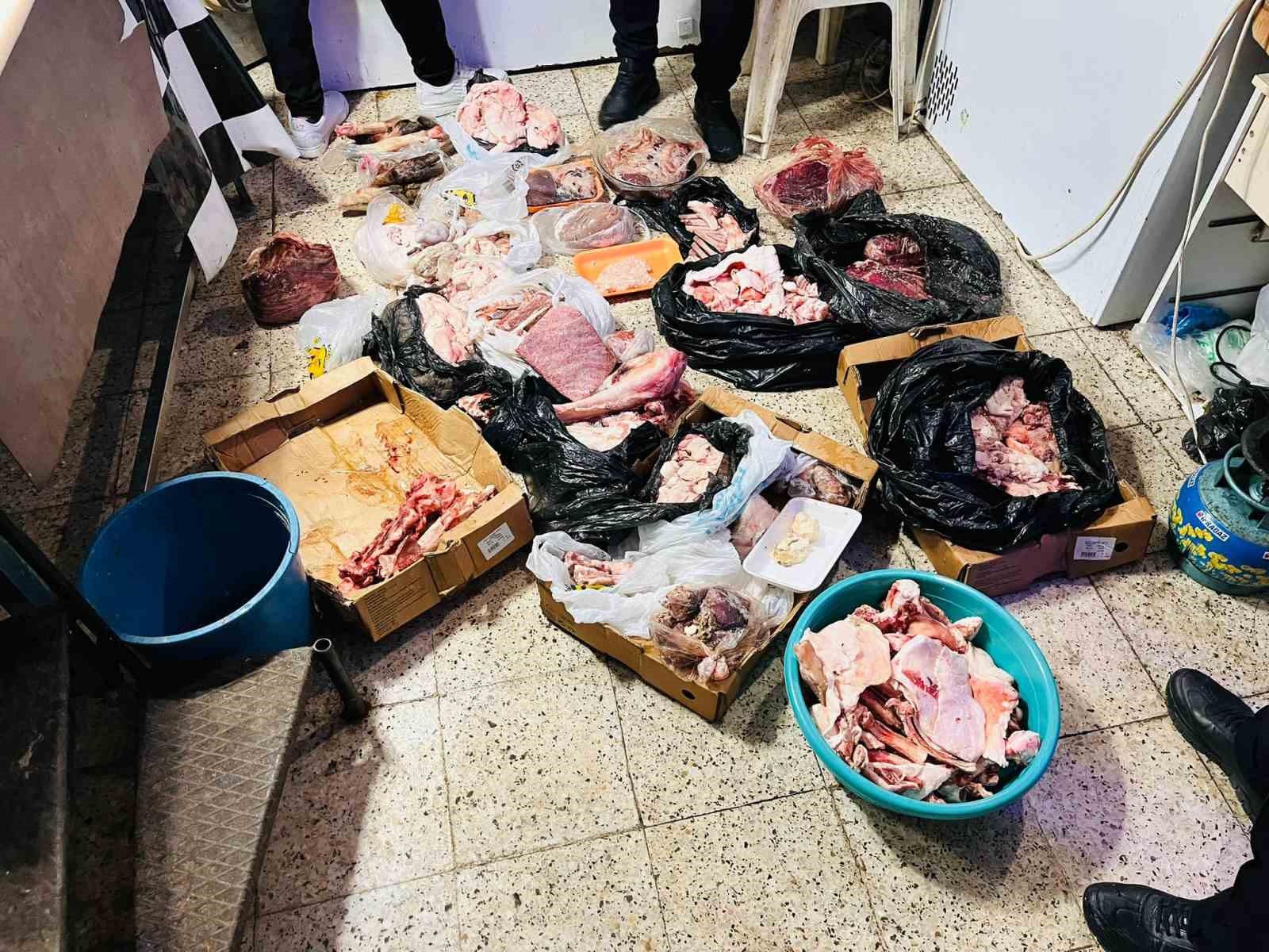 Antalya’da kasap dükkanında mide bulandıran görüntü: Zabıtalar gözlerine inanamadı 4 antalyada kasap dukkaninda mide bulandiran goruntu zabitalar gozlerine inanamadi 0 APNr26Bb