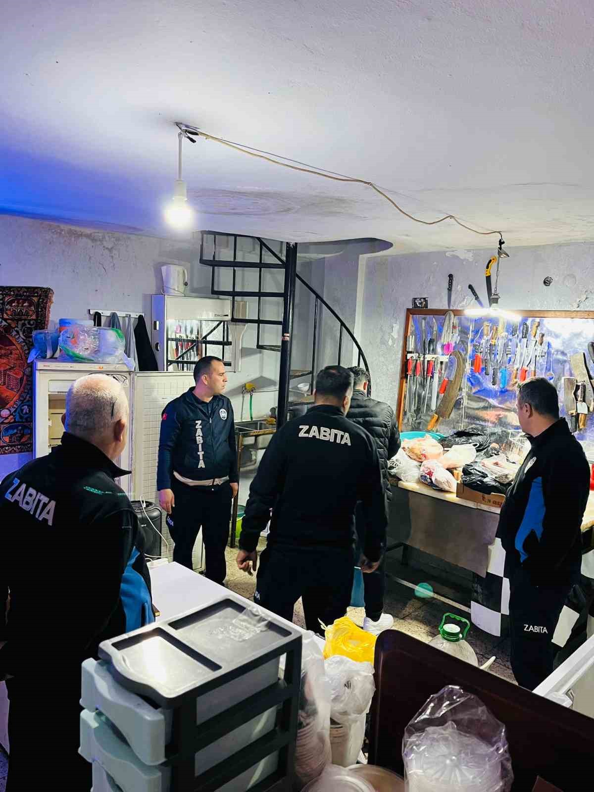 Antalya’da kasap dükkanında mide bulandıran görüntü: Zabıtalar gözlerine inanamadı 5 antalyada kasap dukkaninda mide bulandiran goruntu zabitalar gozlerine inanamadi 1 NeUw3tXM